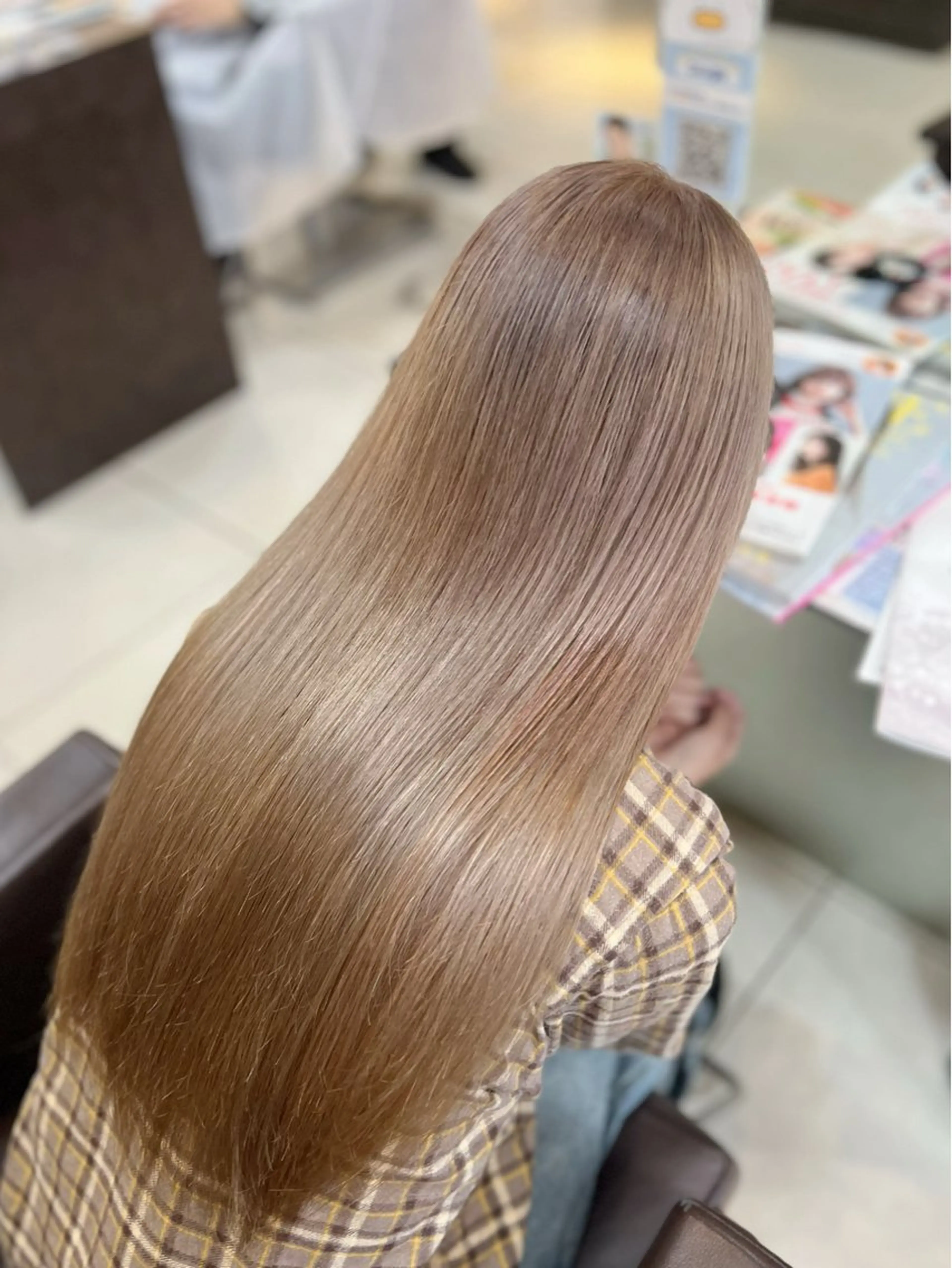 ロング カラー ベージュカラー ヘアカラー 草薙メンズ縮毛矯正 💫緒方美柚のヘアスタイル