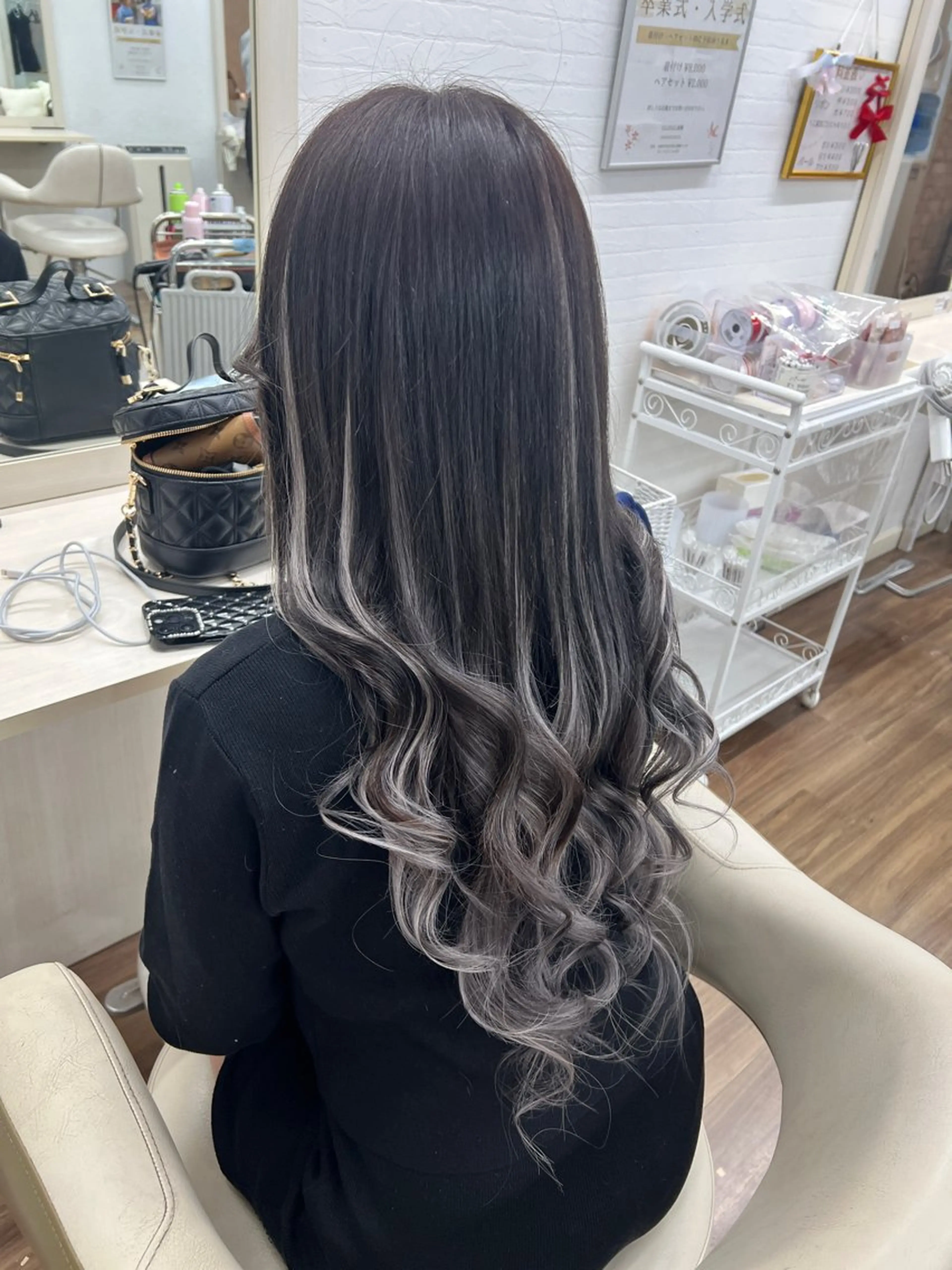 ロング カラー バレイヤージュ エクステ レイヤーカット エクステ GLOSS 心斎橋 山上のヘアスタイル