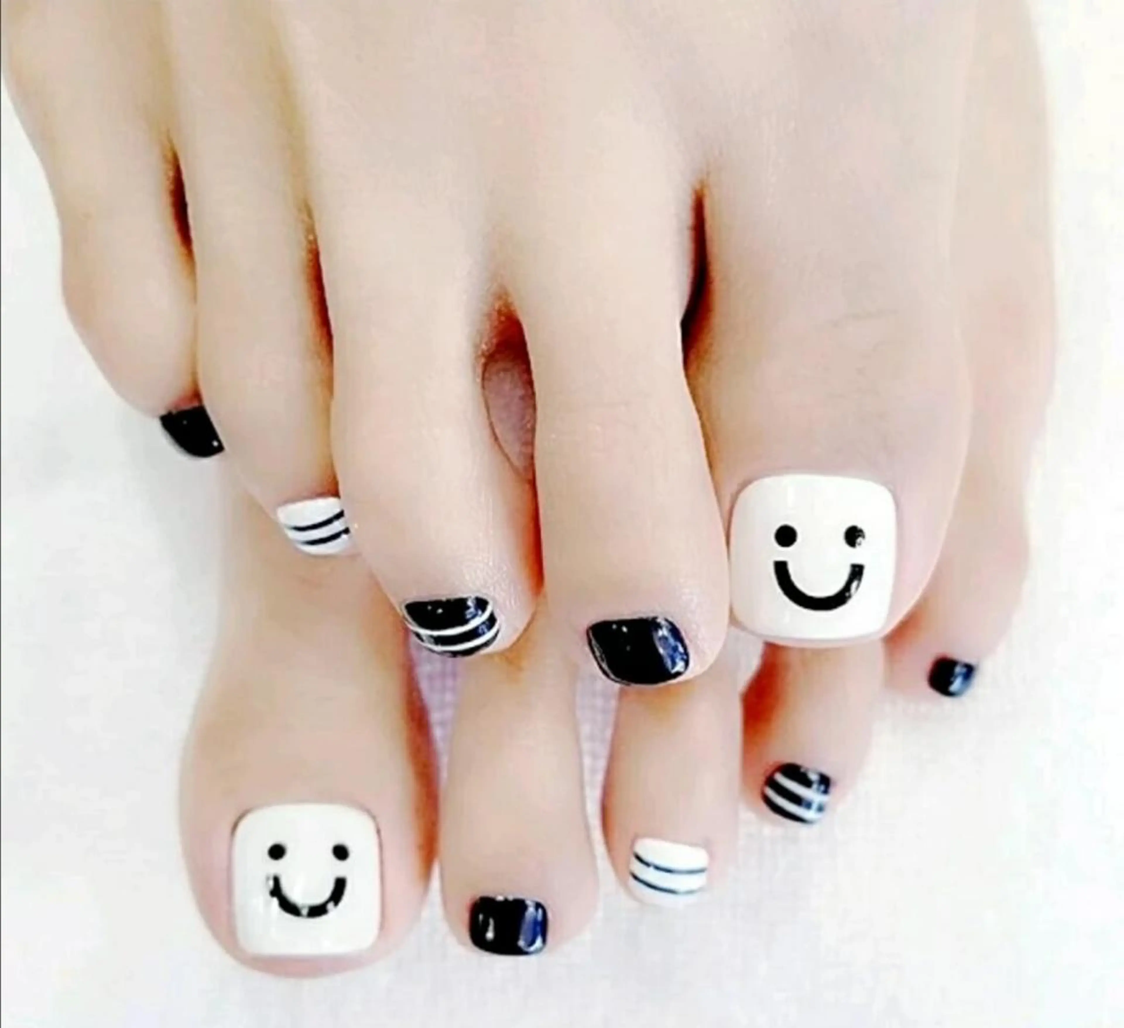 ネイル フットネイル シンプルネイル フットネイル Ali 新小岩 ネイル専門のネイルデザイン