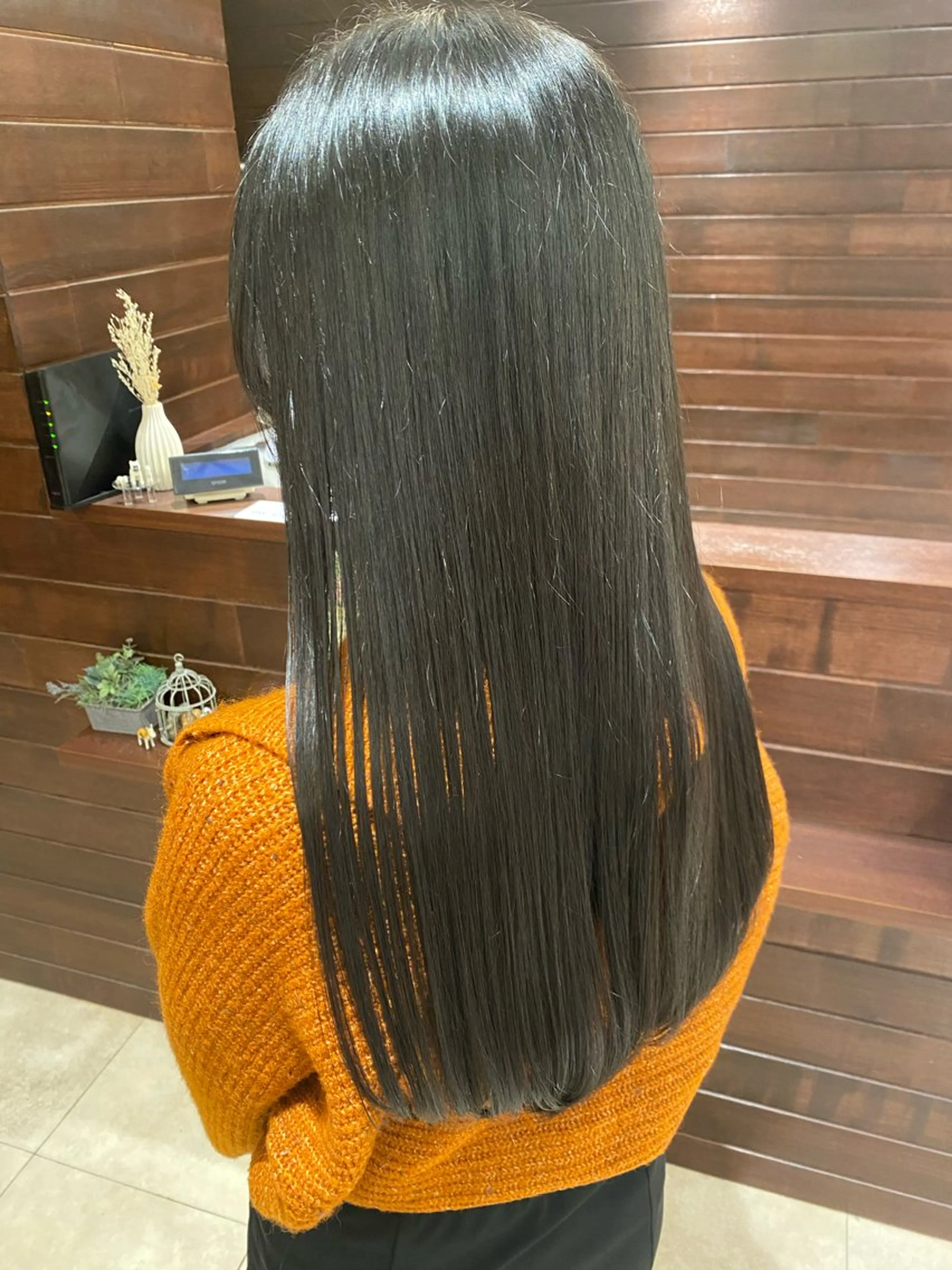 ロング カラー グレージュ オリーブグレージュ オリーブグレー 井上 万由のヘアスタイル