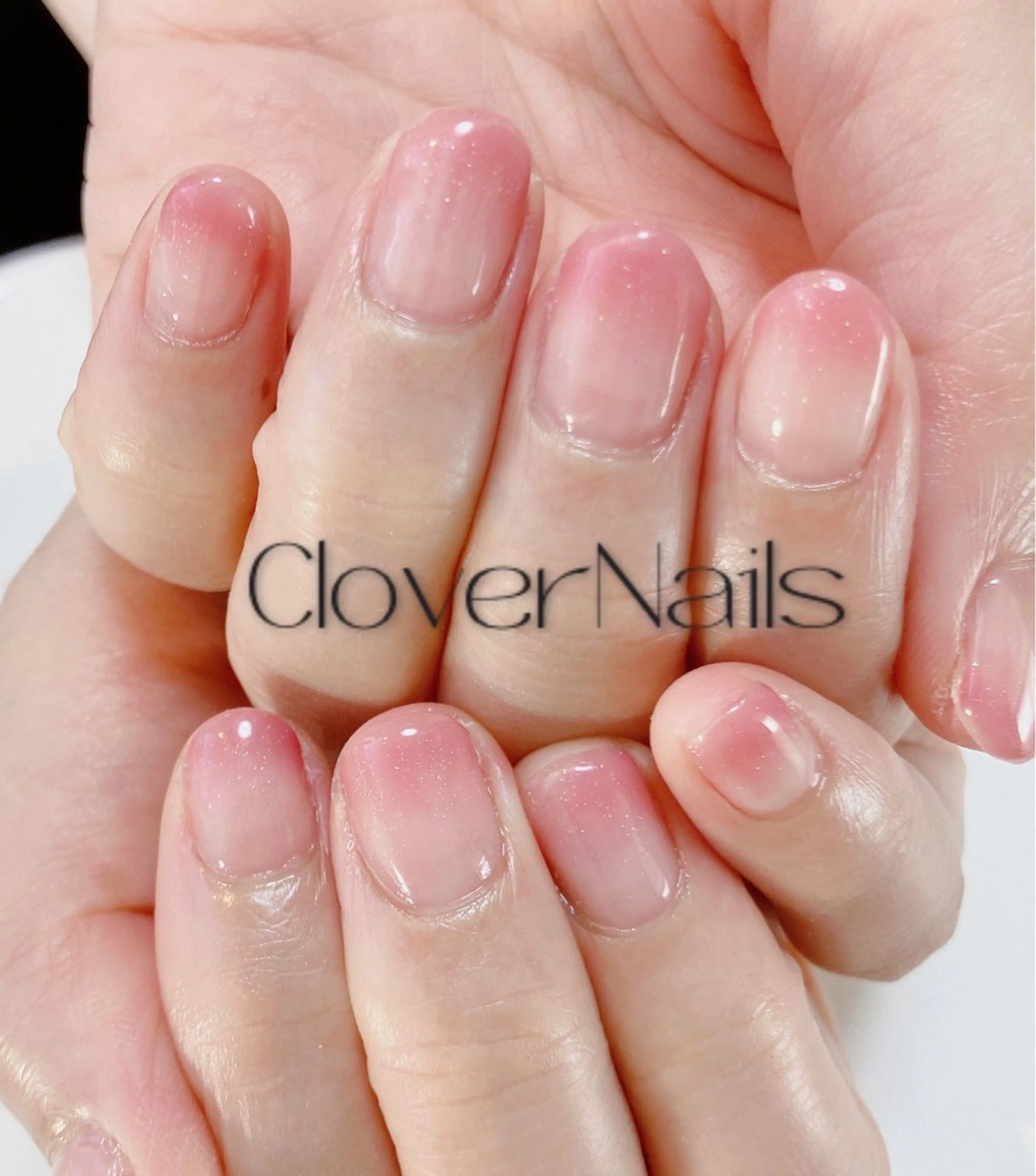 ハンドシンプルネイル(オフなし)一色のカラーグラデーションネイルの写真