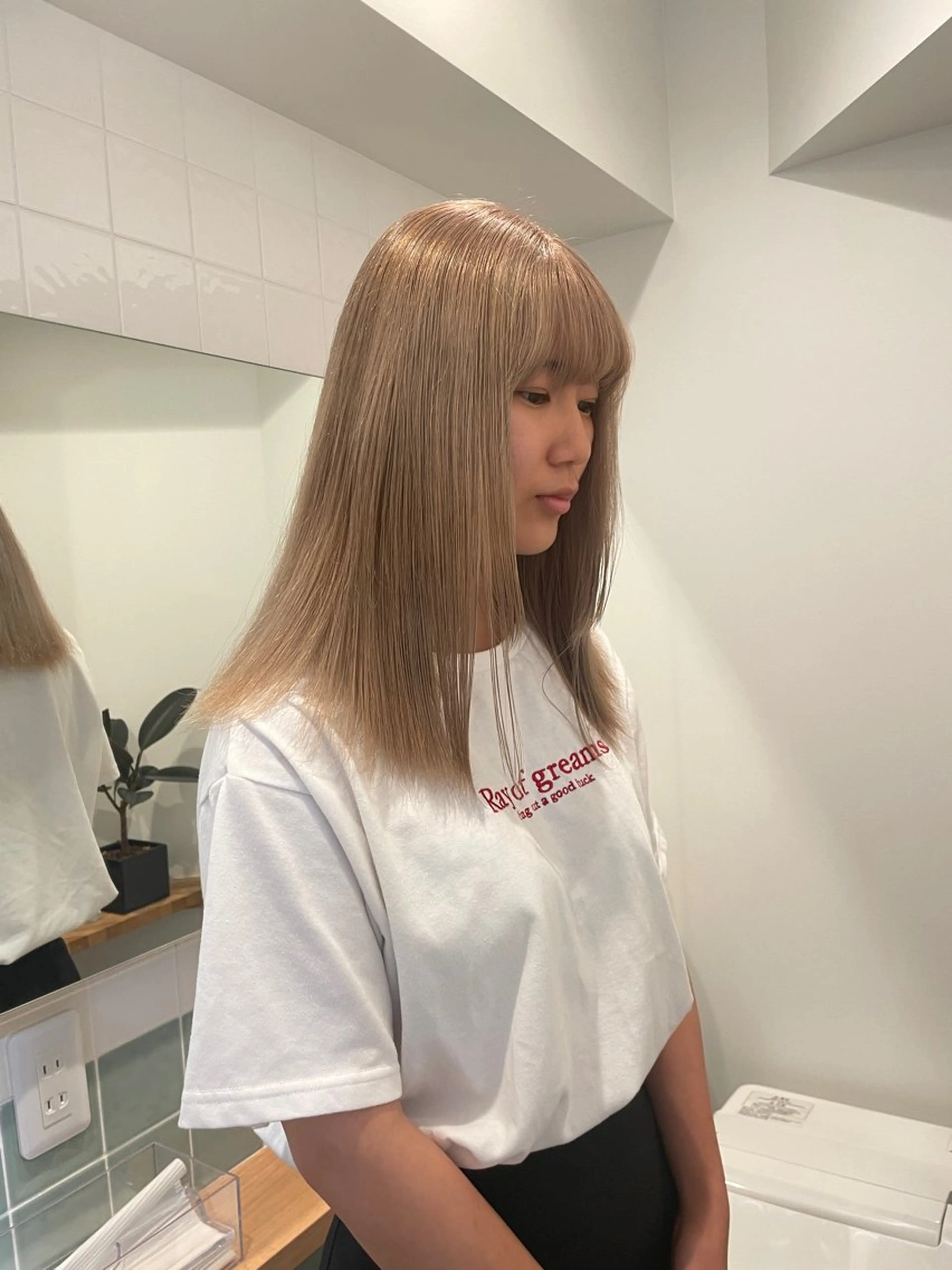 セミロング カラー 切りっぱなしボブ レイヤー/縮毛矯正のヘアスタイル