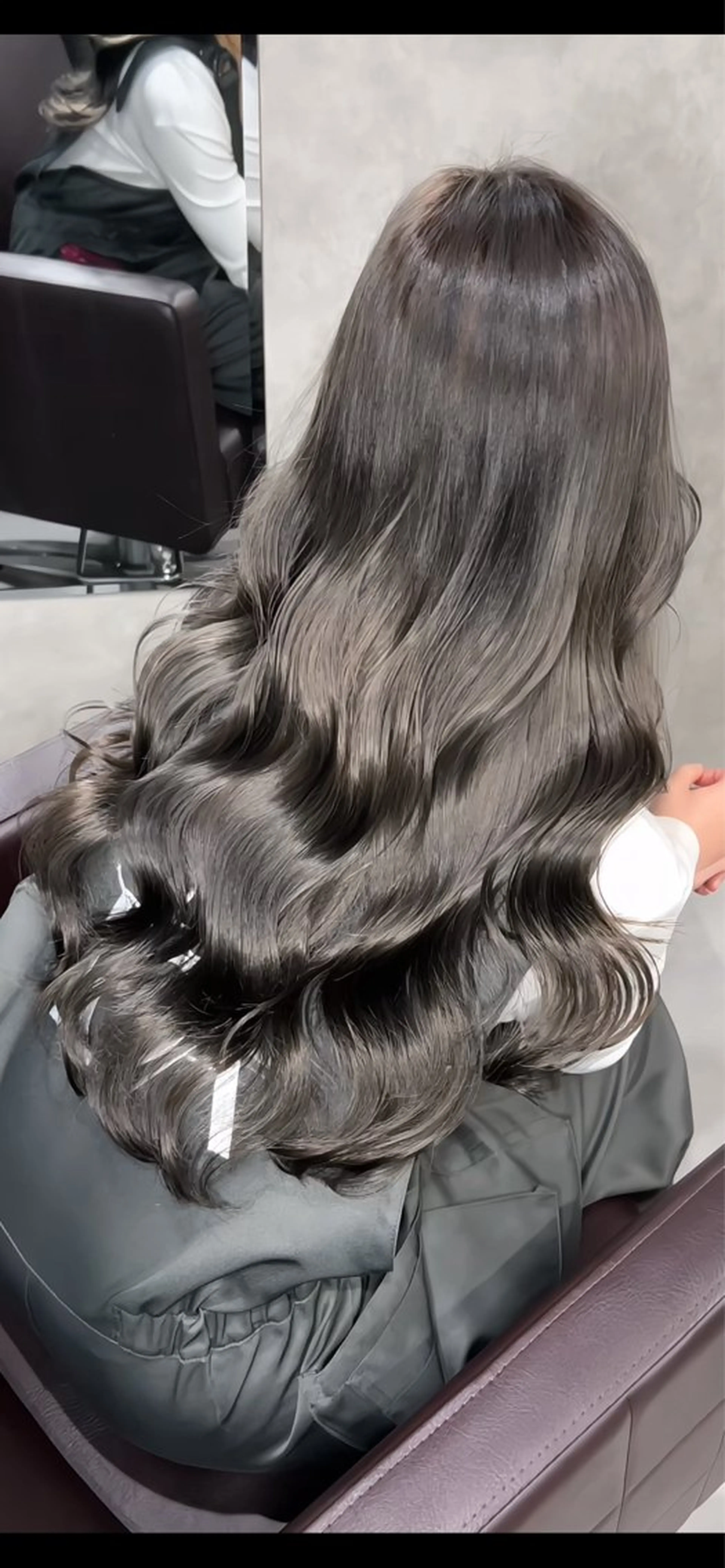 ロング カラー 透明感カラー トリートメント 艶髪／ハイトーン ブリーチ／髪質改善のヘアスタイル