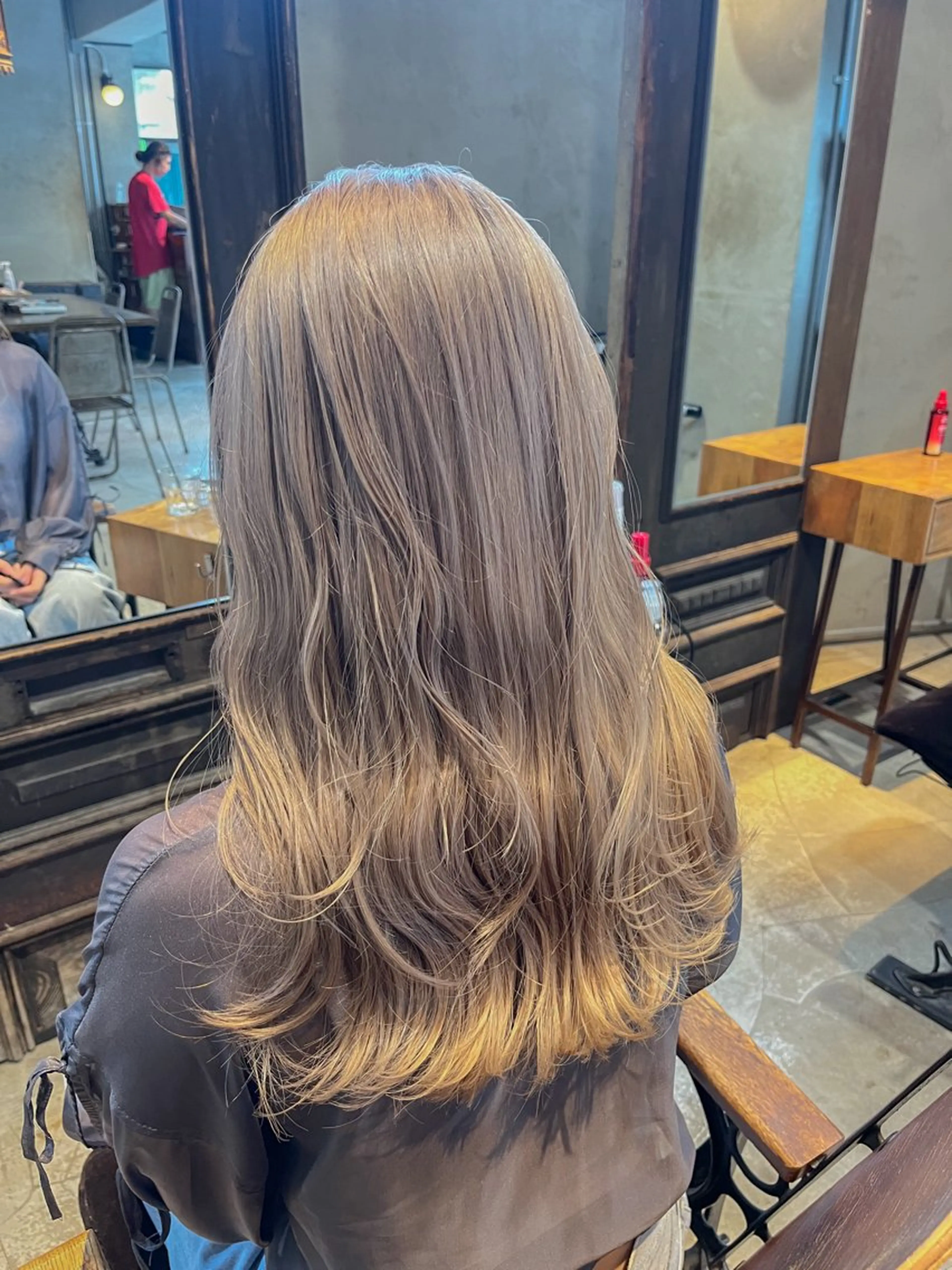 ロング カラー ヘアカラー トリートメント ヘアセット 似合わせベージュ 🍯ayumi🍯のヘアスタイル