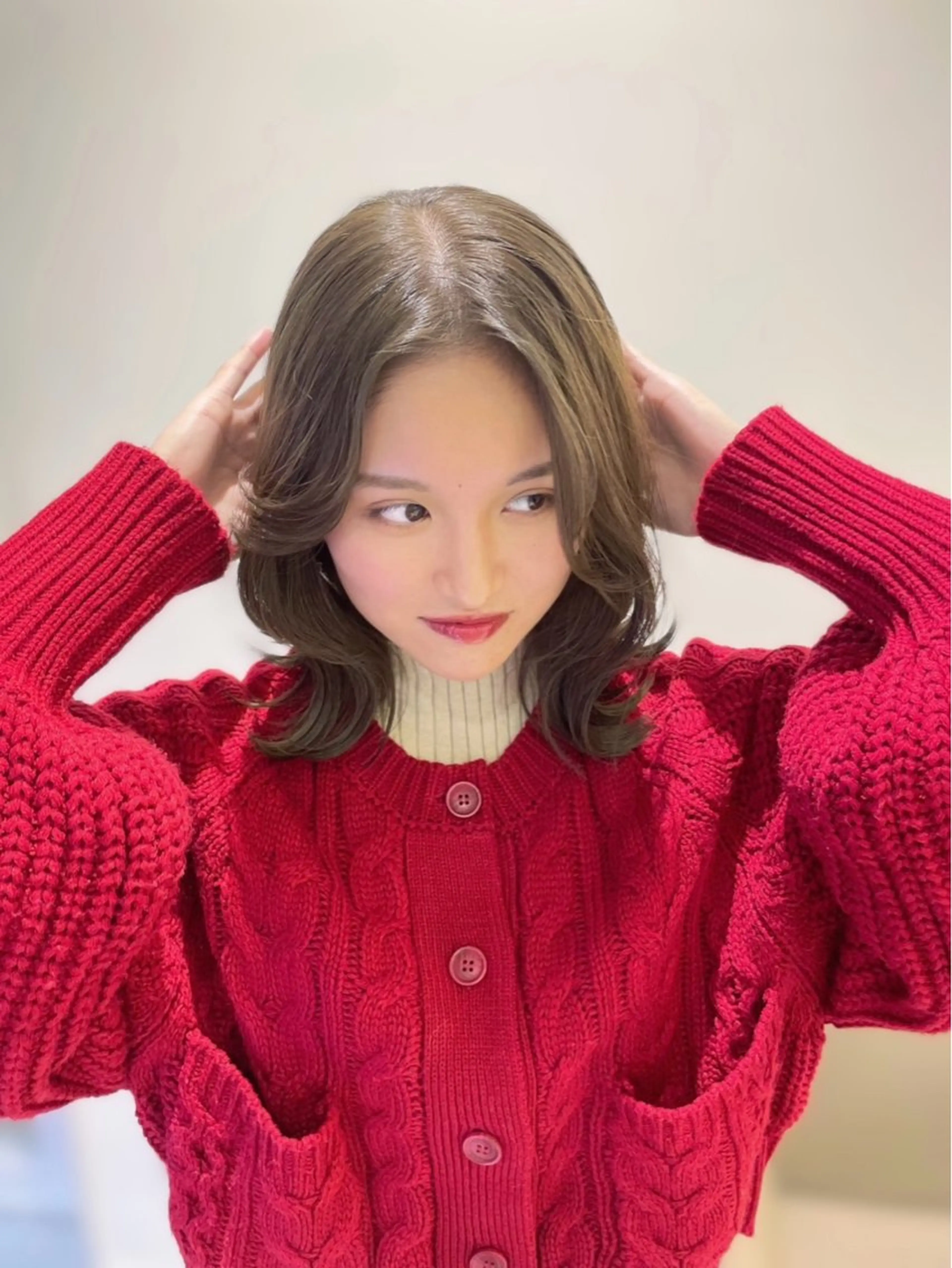 ミディアム カラー ヘアカラー トリートメント ⭐ハイトーン/ 赤み消し/カナ⭐️のヘアスタイル