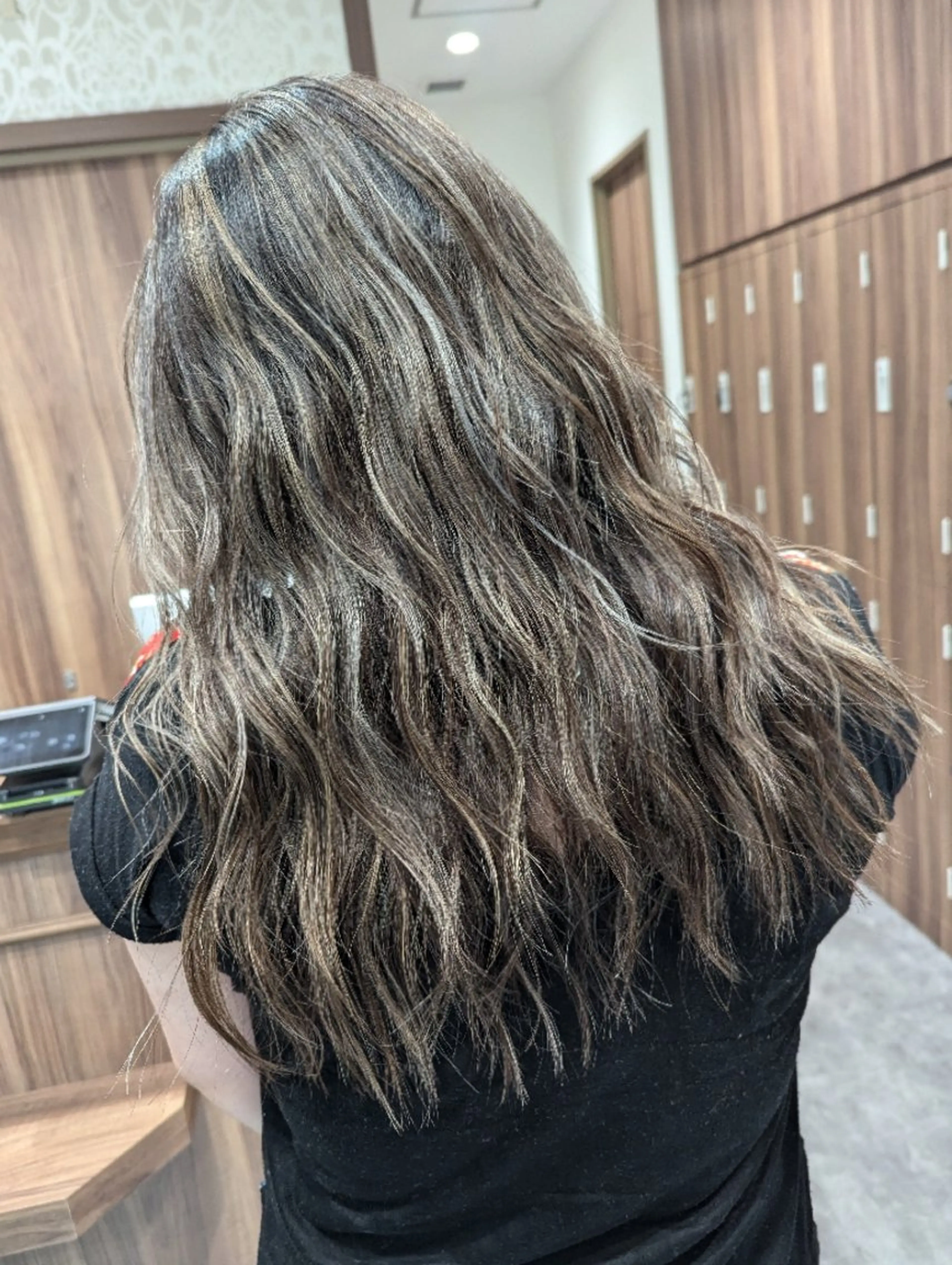 ロング カラー ロングレイヤー ハイライトカラー ハイライト レイヤーカット ロング ヘアカラー トリートメント 🩶ハイライトカラー 🩶ASH西葛西鈴木のヘアスタイル