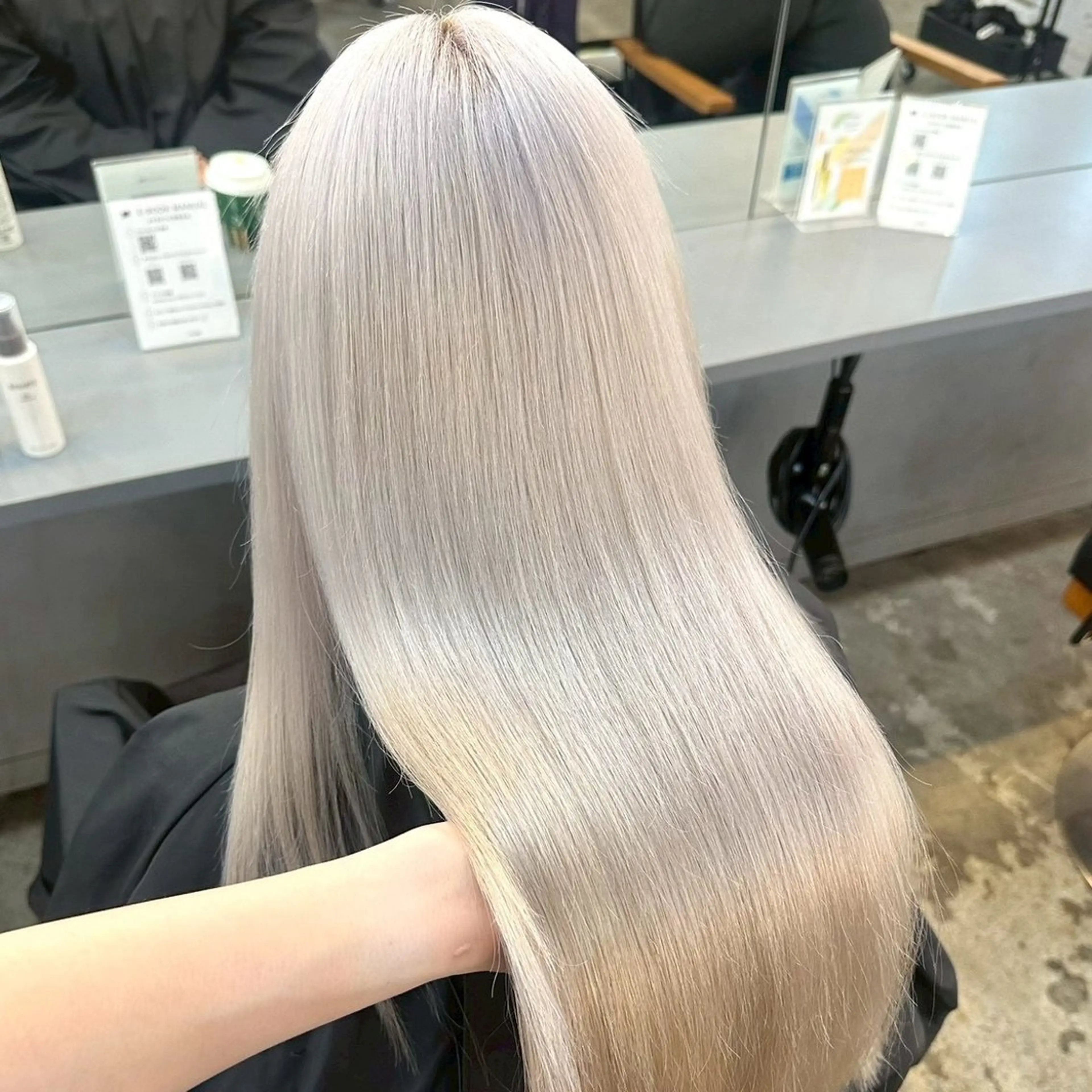 ロング カラー ブリーチ/レイヤー 🐥HIYORIのヘアスタイル