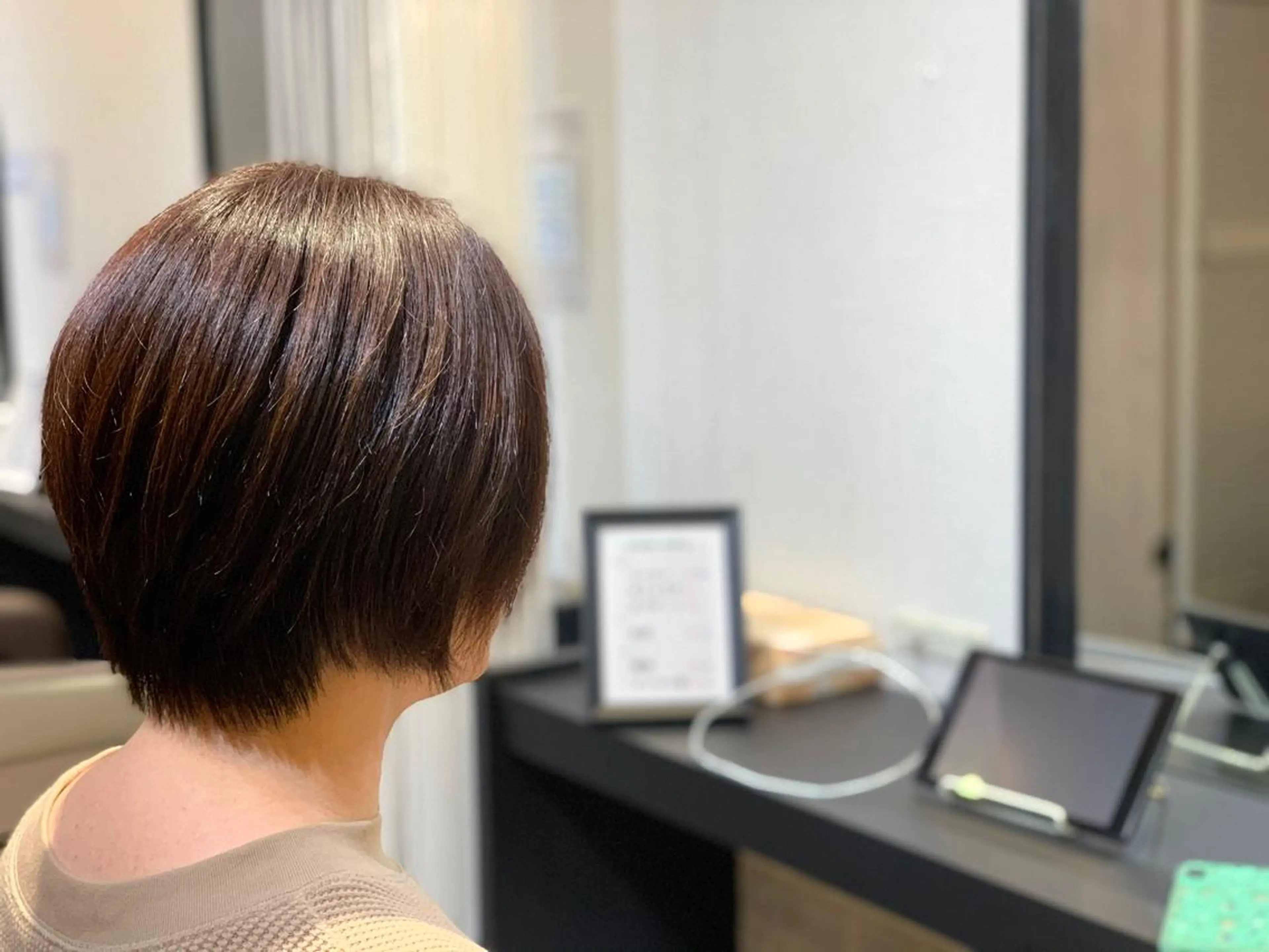 ショート カラー 川村 綾のヘアスタイル