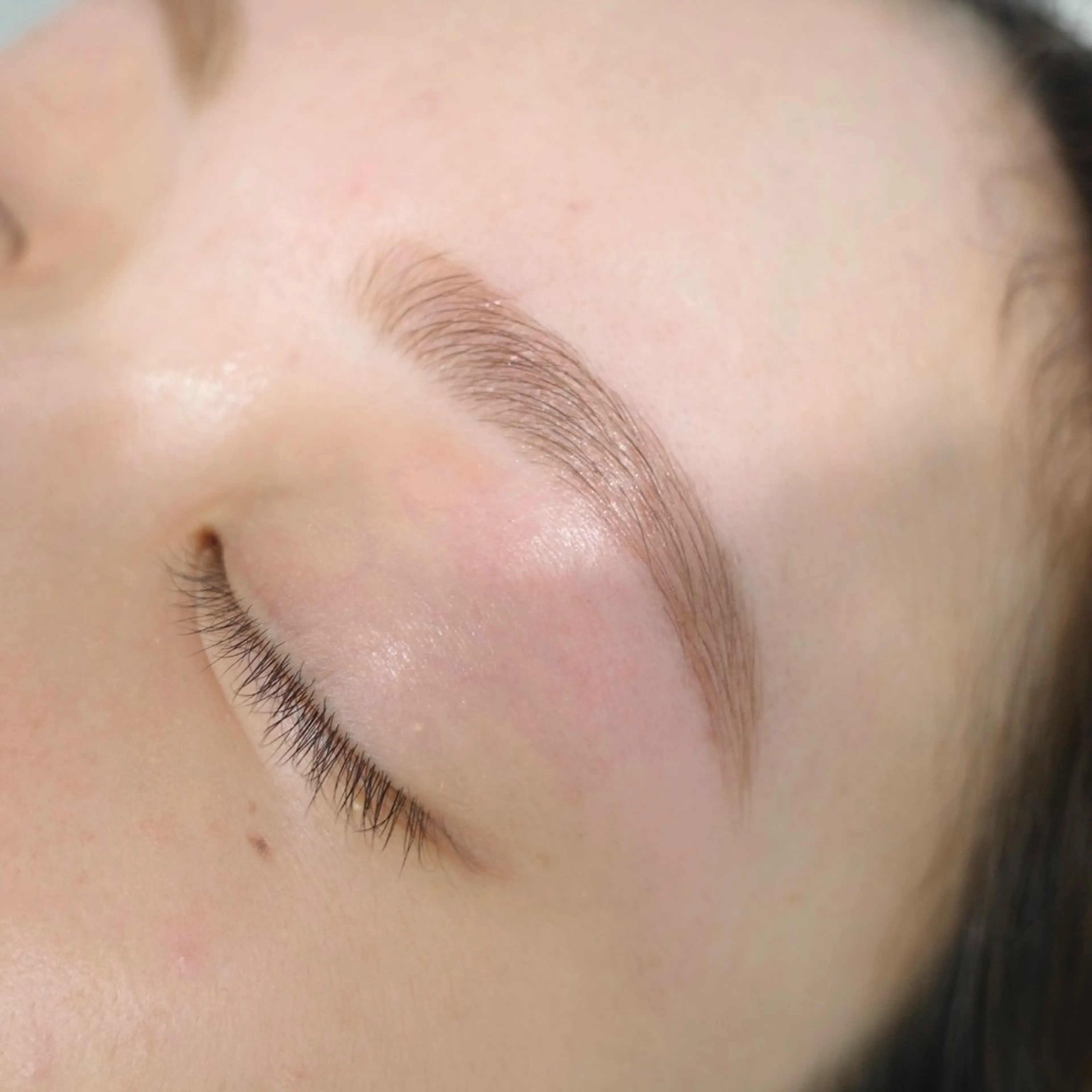 アイブロウ 眉カラー En'e cachetteの眉毛・アイブロウイメージ