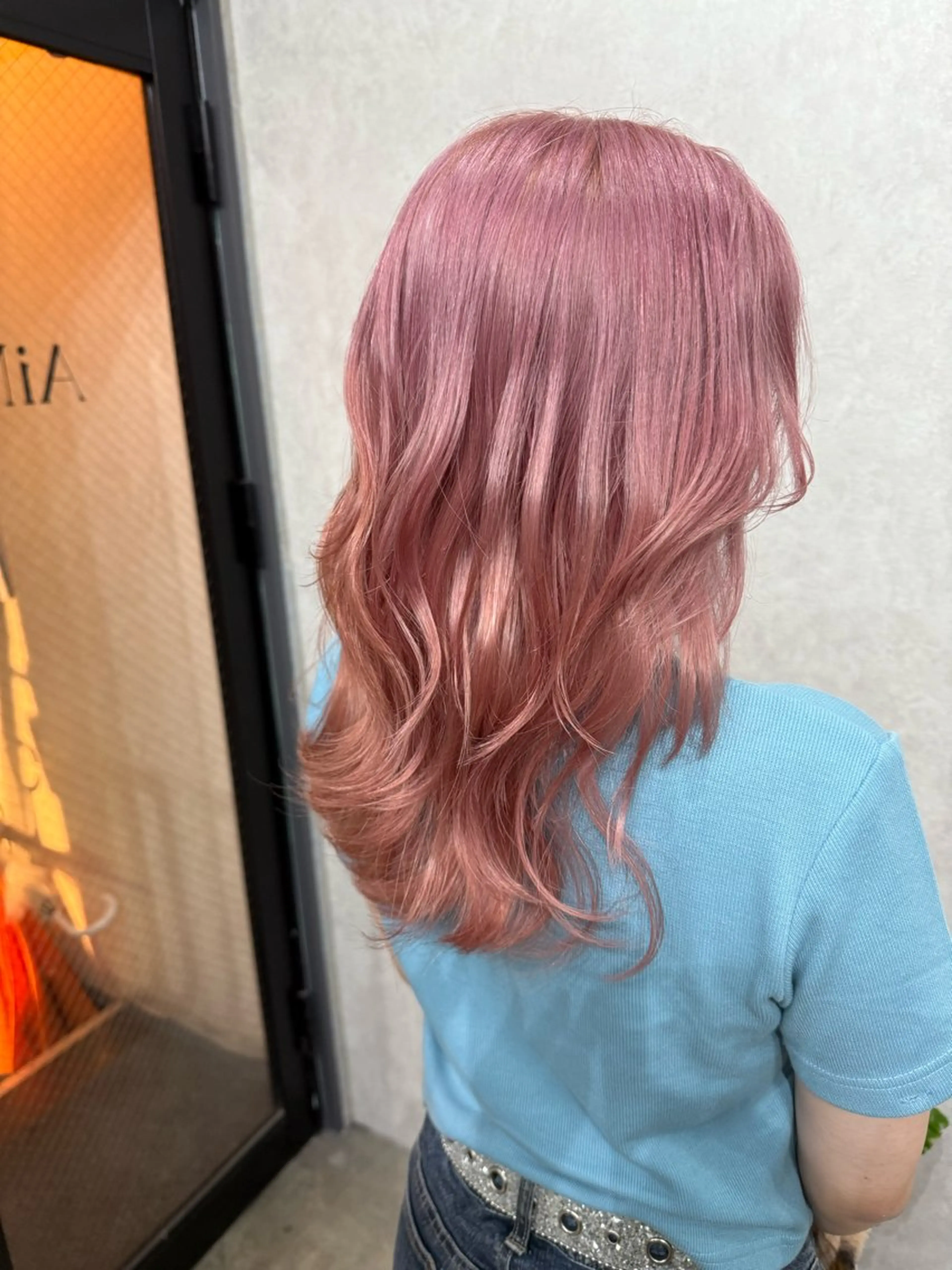 セミロング カラー ピンクカラー AIRI layer cut hairのヘアスタイル