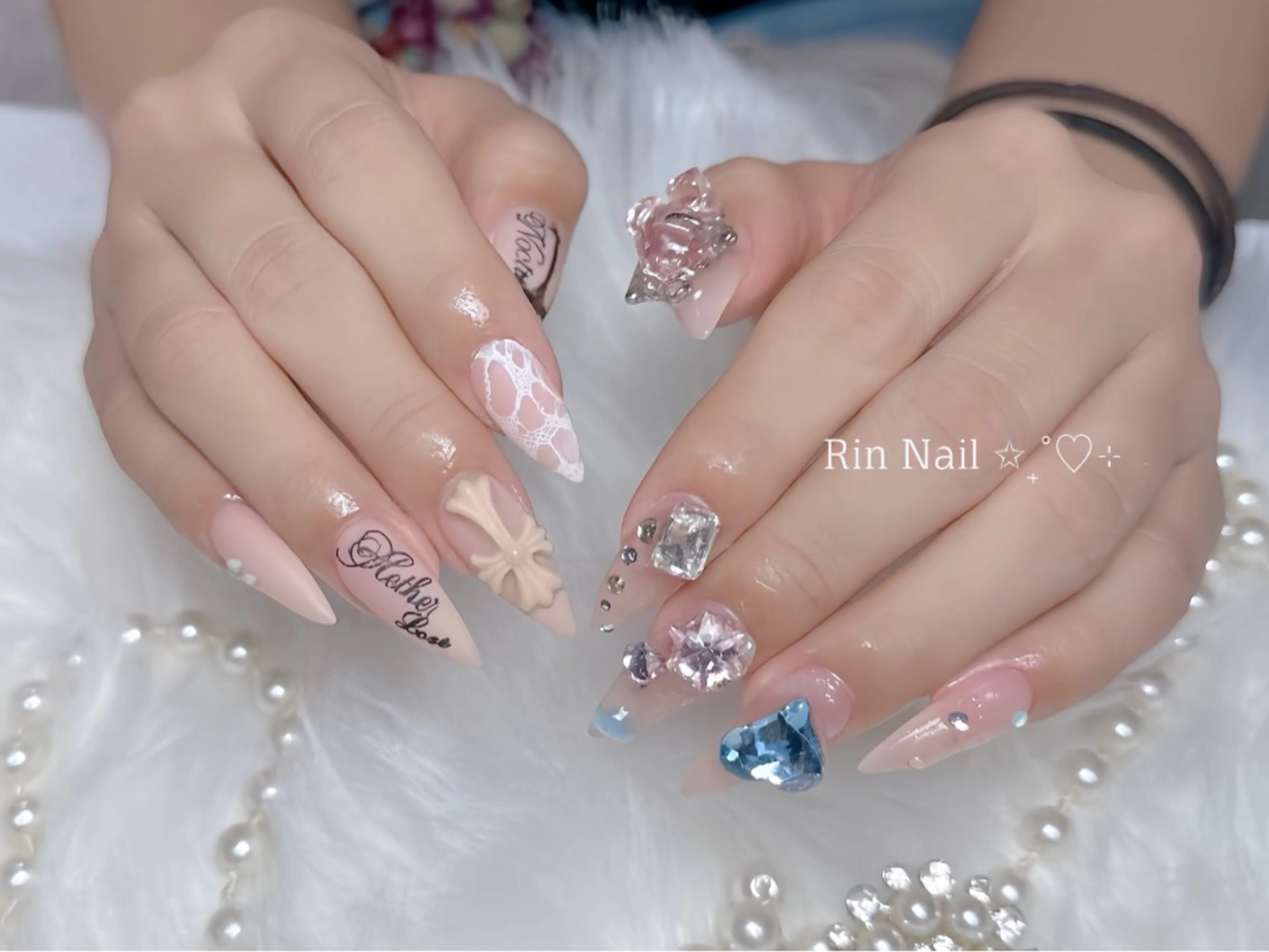 ネイル オーロラネイル チークネイル 桜ネイル クリアネイル ドット ハンドネイル Rin Nail 新大久保店のネイルデザイン