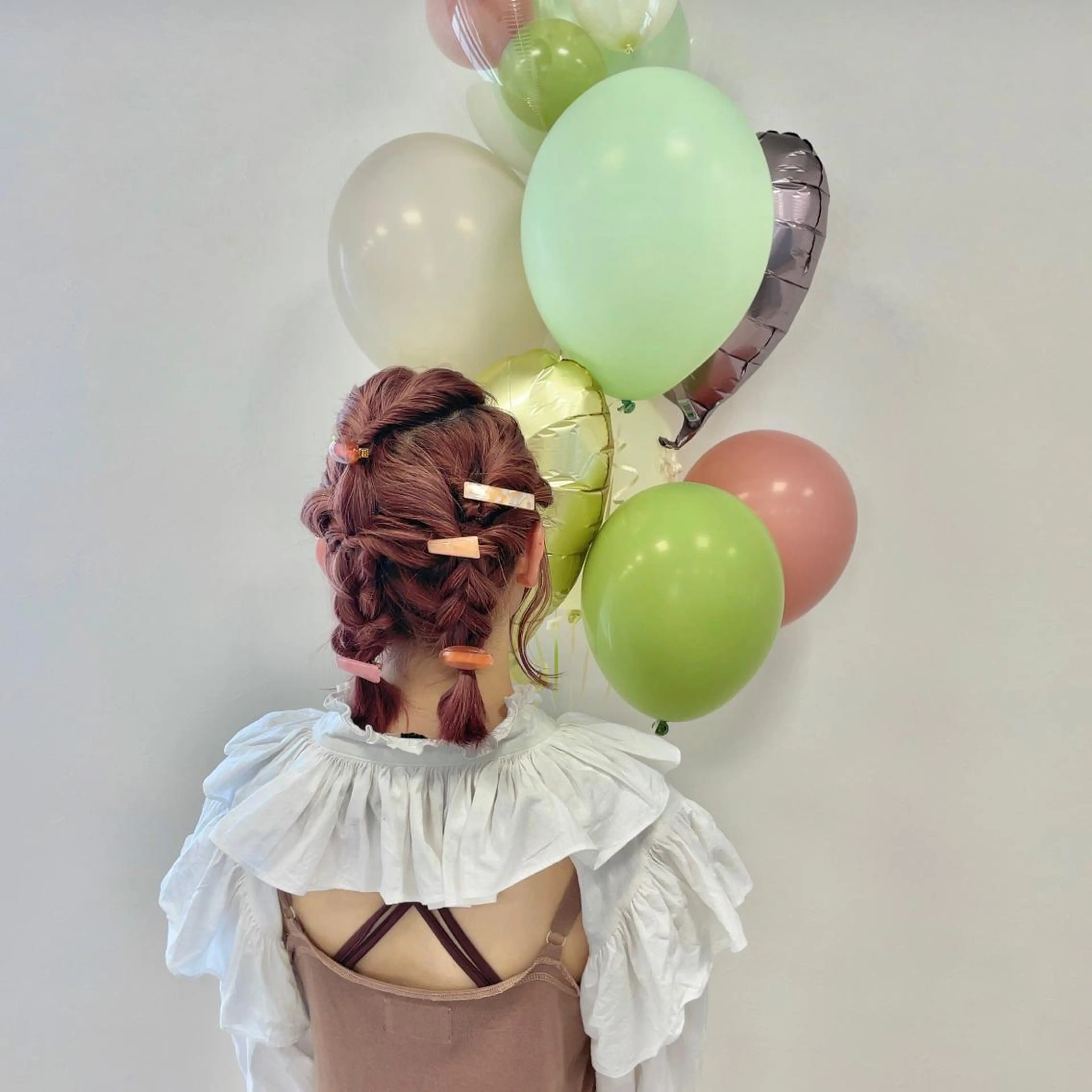 ショート カラー ヘアアレンジ ブリーチ ピンクカラー 山田 里美のヘアスタイル