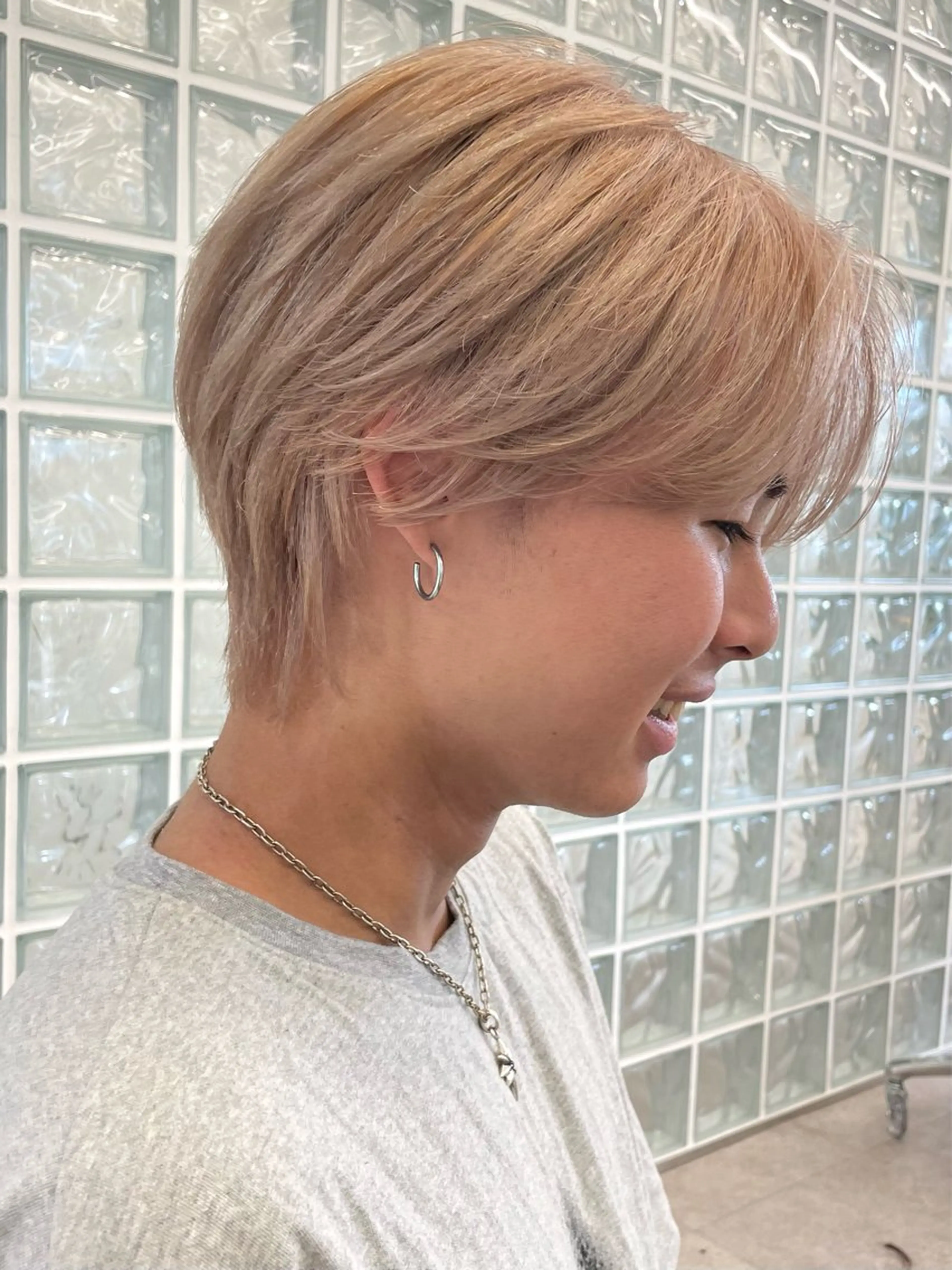 ショート カラー メンズ センターパート 透明感カラー フェザーショート/ メンズカラー/龍稀のヘアスタイル