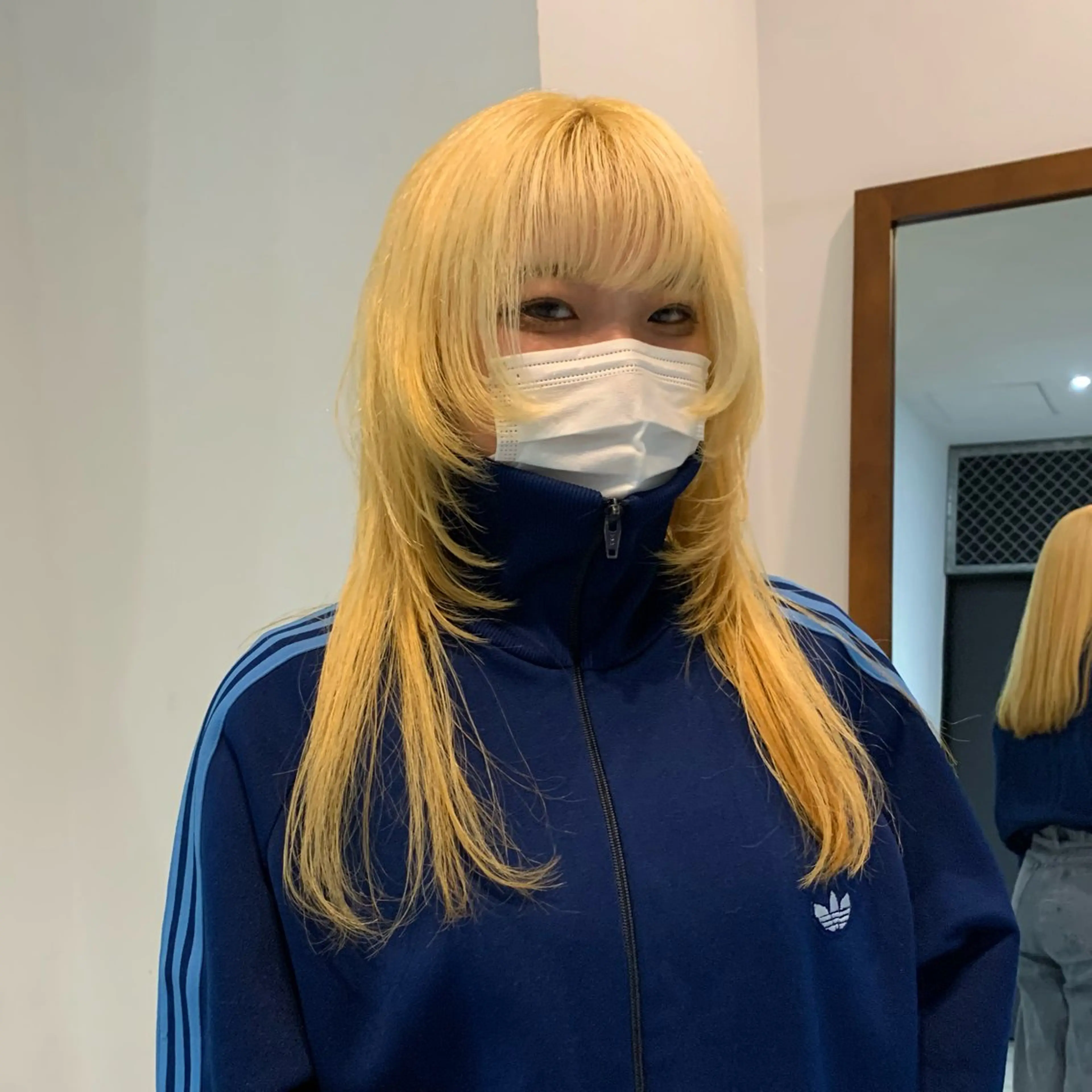 カラー 抜きっぱなしブロンド ブロンド 的場 莉音のヘアスタイル