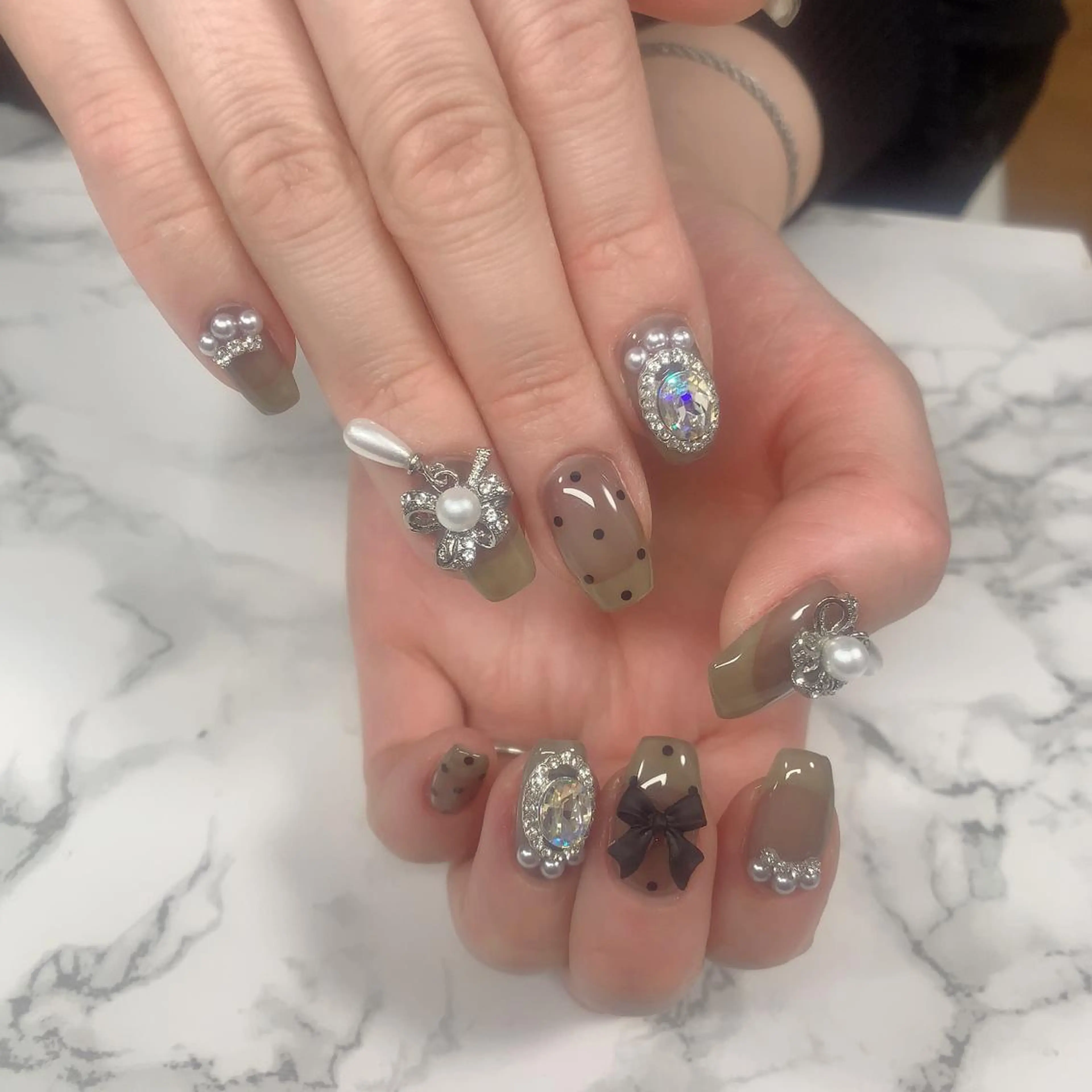 ネイル はな💎ネイル ワンホン、長さ出しのネイルデザイン