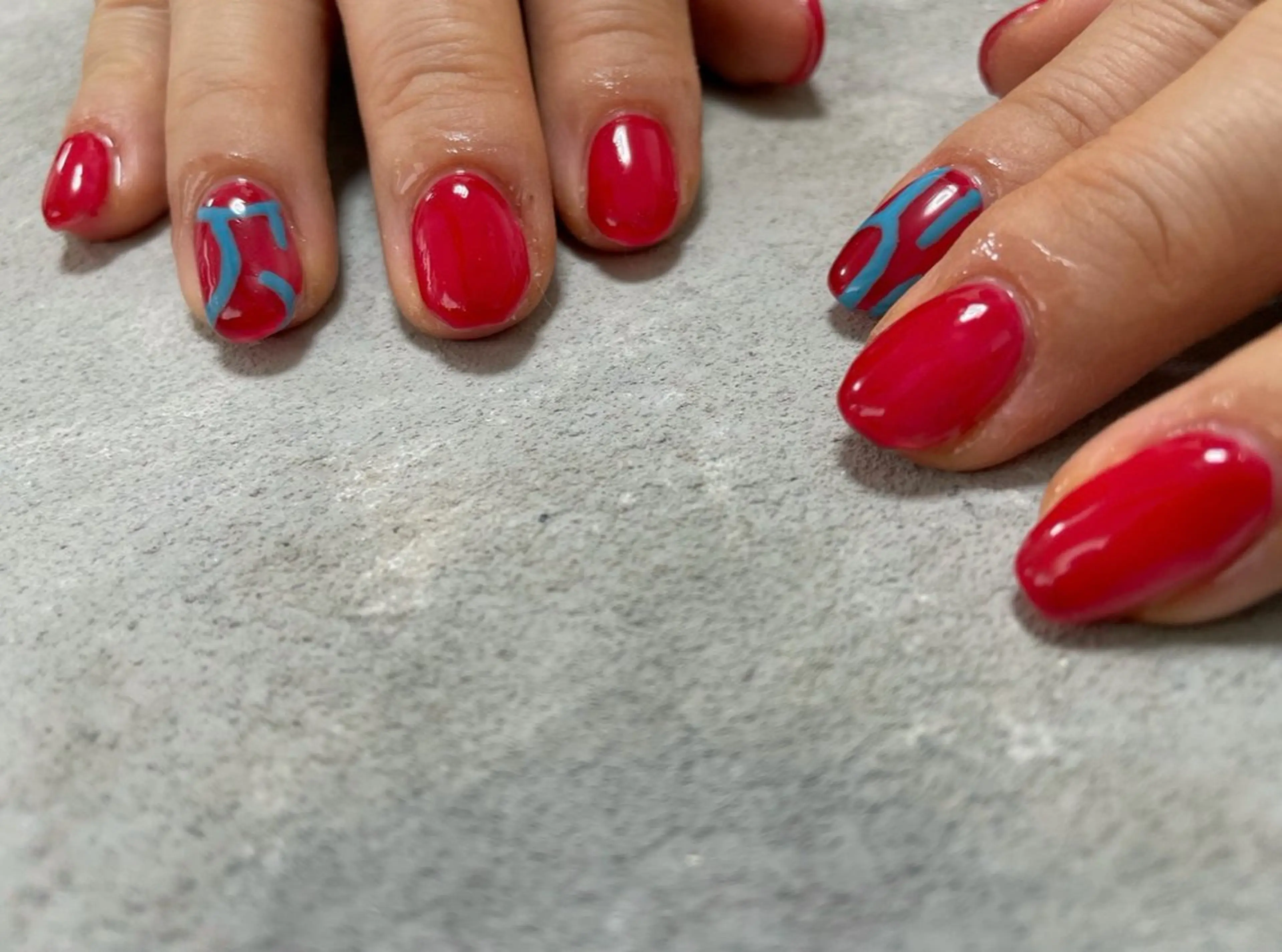 ネイル ブルー 赤色 nail salon mwのネイルデザイン