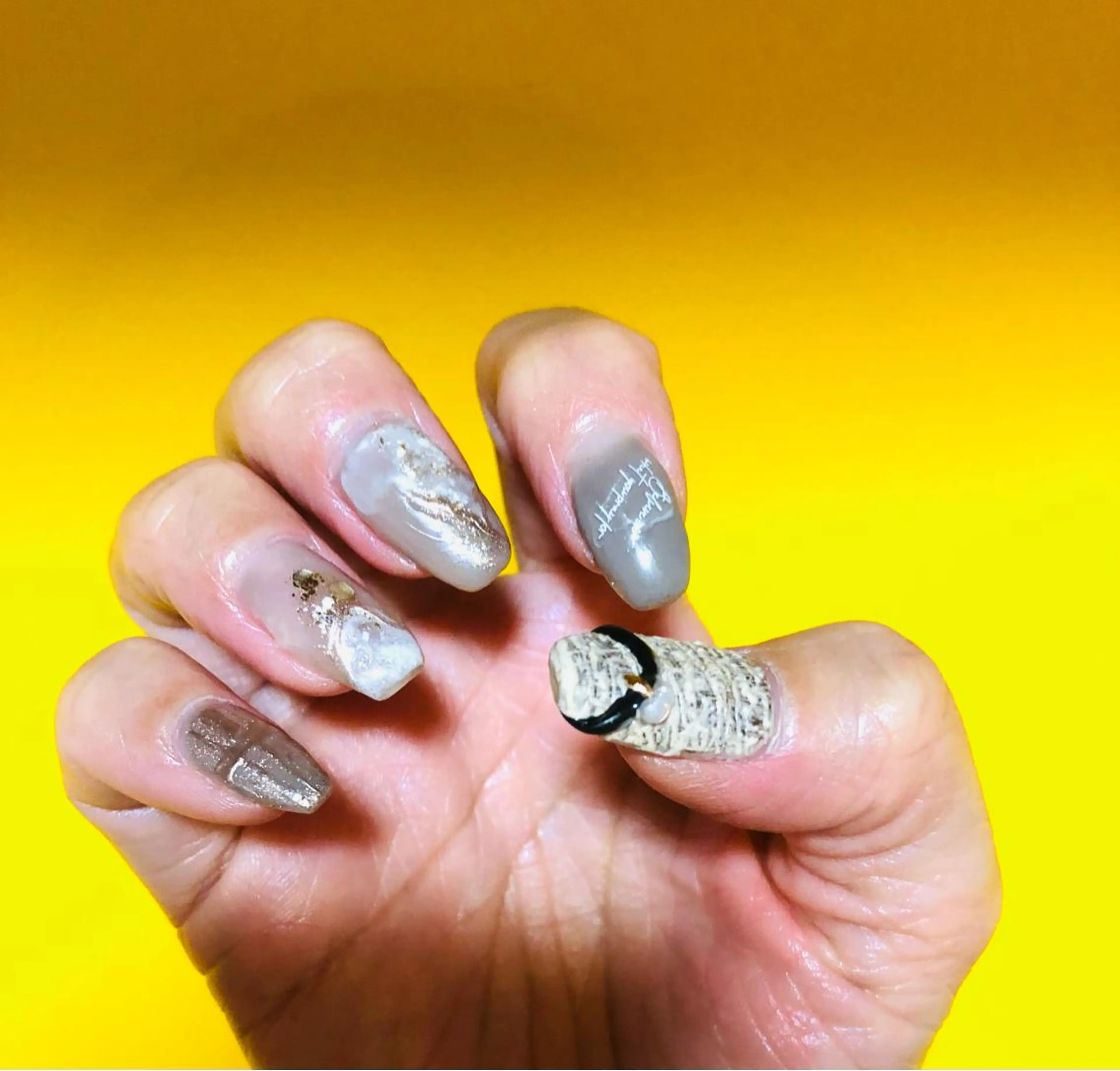 ネイル ニュアンスネイル ツイードネイル 冬ネイル クリスマス Ｈ3（エイチスリー）所属・H3 hitoのネイルデザイン