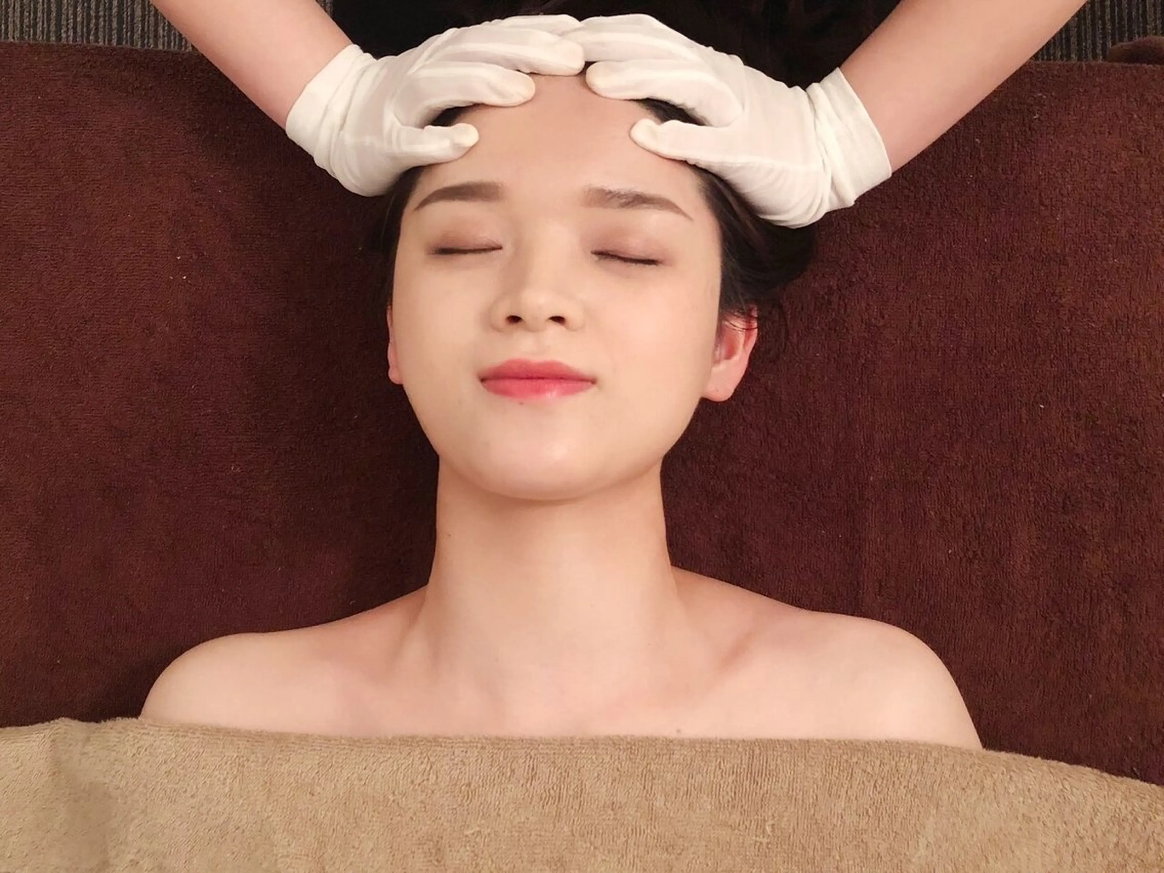 [頭蓋骨小顏矯正40分]頭蓋骨と首肩こりから整える小顔手技★	￥4,800の写真