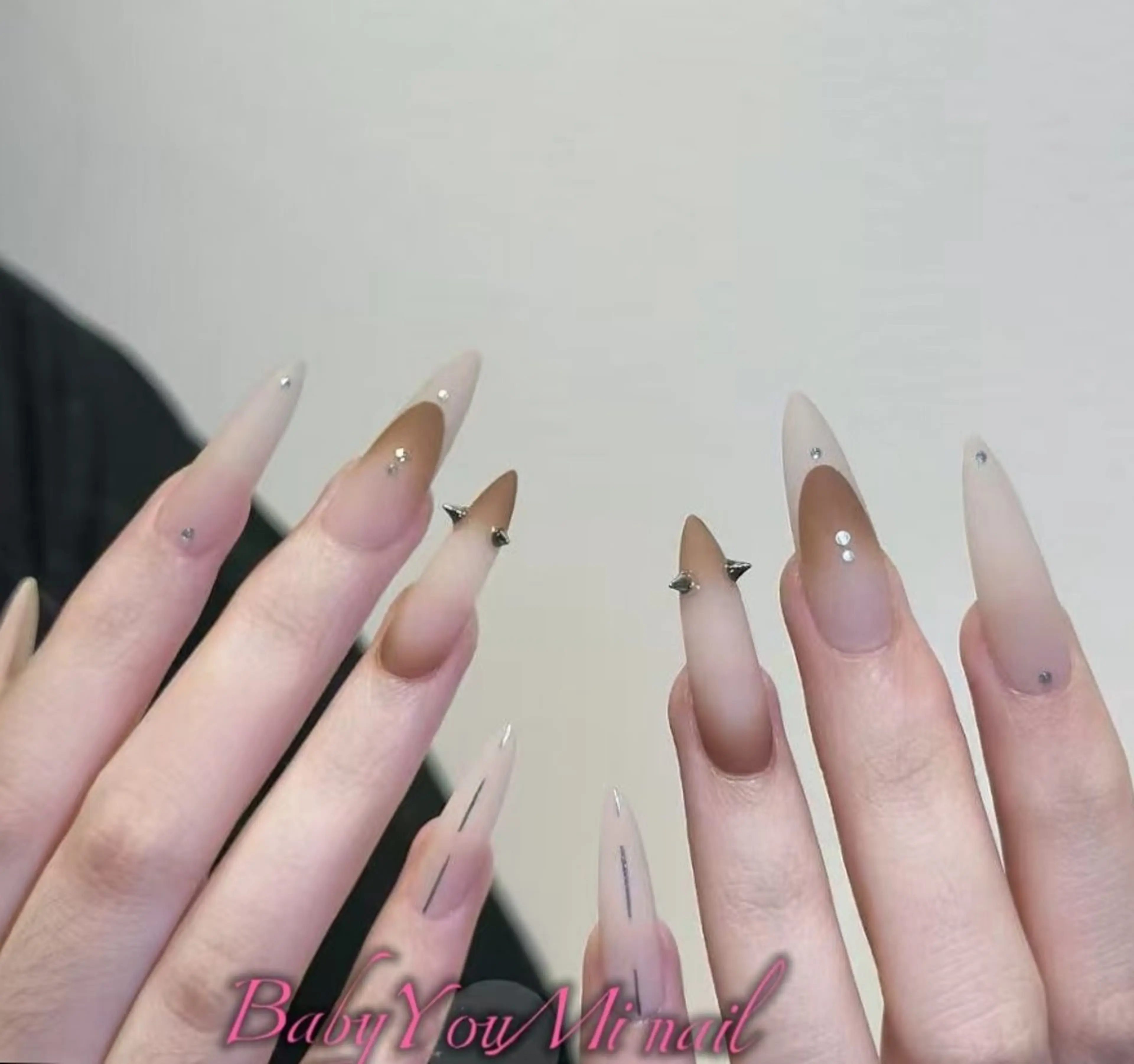 ネイル オーロラネイル フラワーネイル フットネイル フレンチネイル ジェルネイル ハンドネイル Oomiya 服部のネイルデザイン