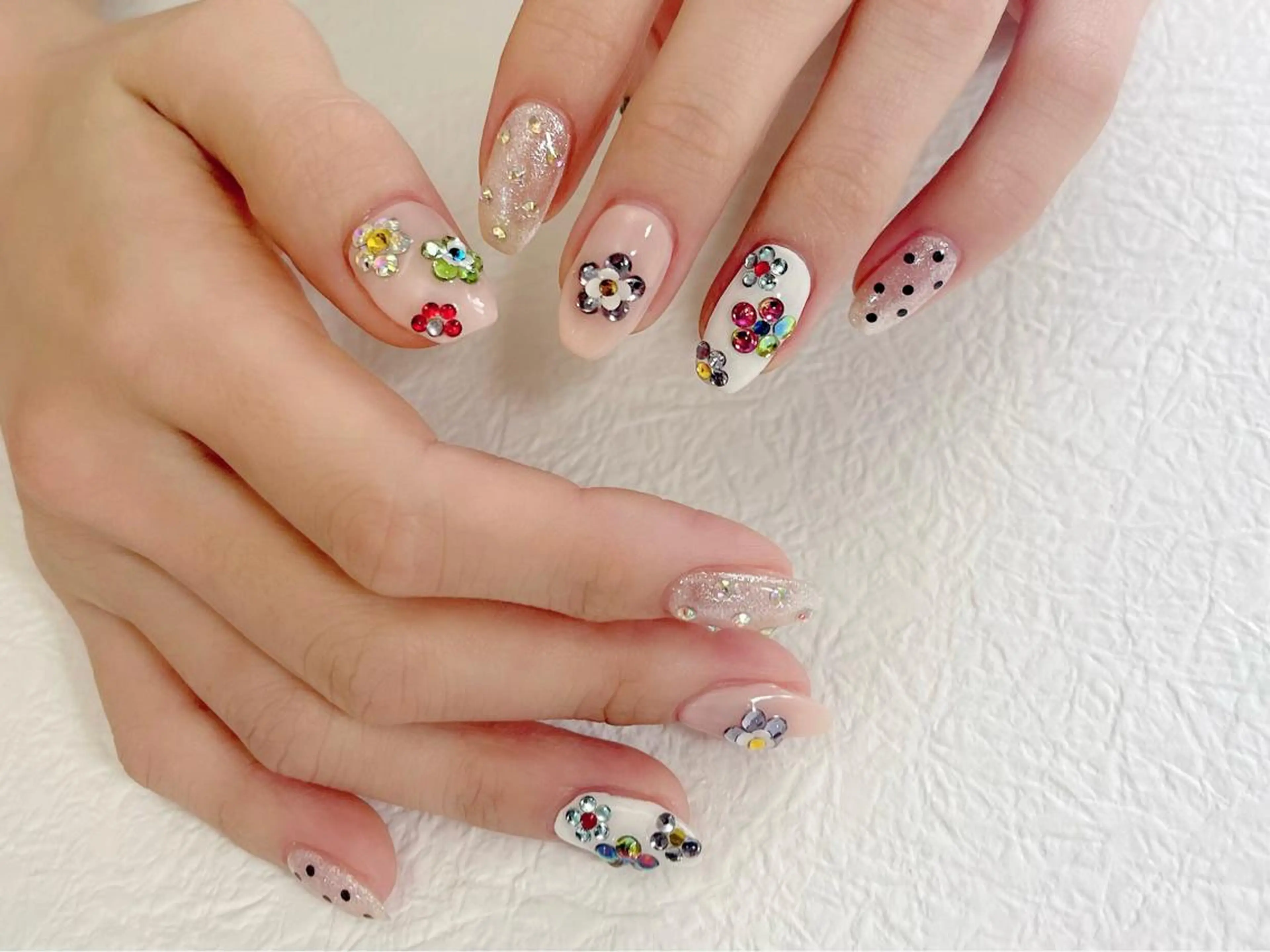 ネイル アートネイル フラワーネイル ジェルネイル キラキラネイル 韓国ネイル Y nail なんば堀江店のネイルデザイン
