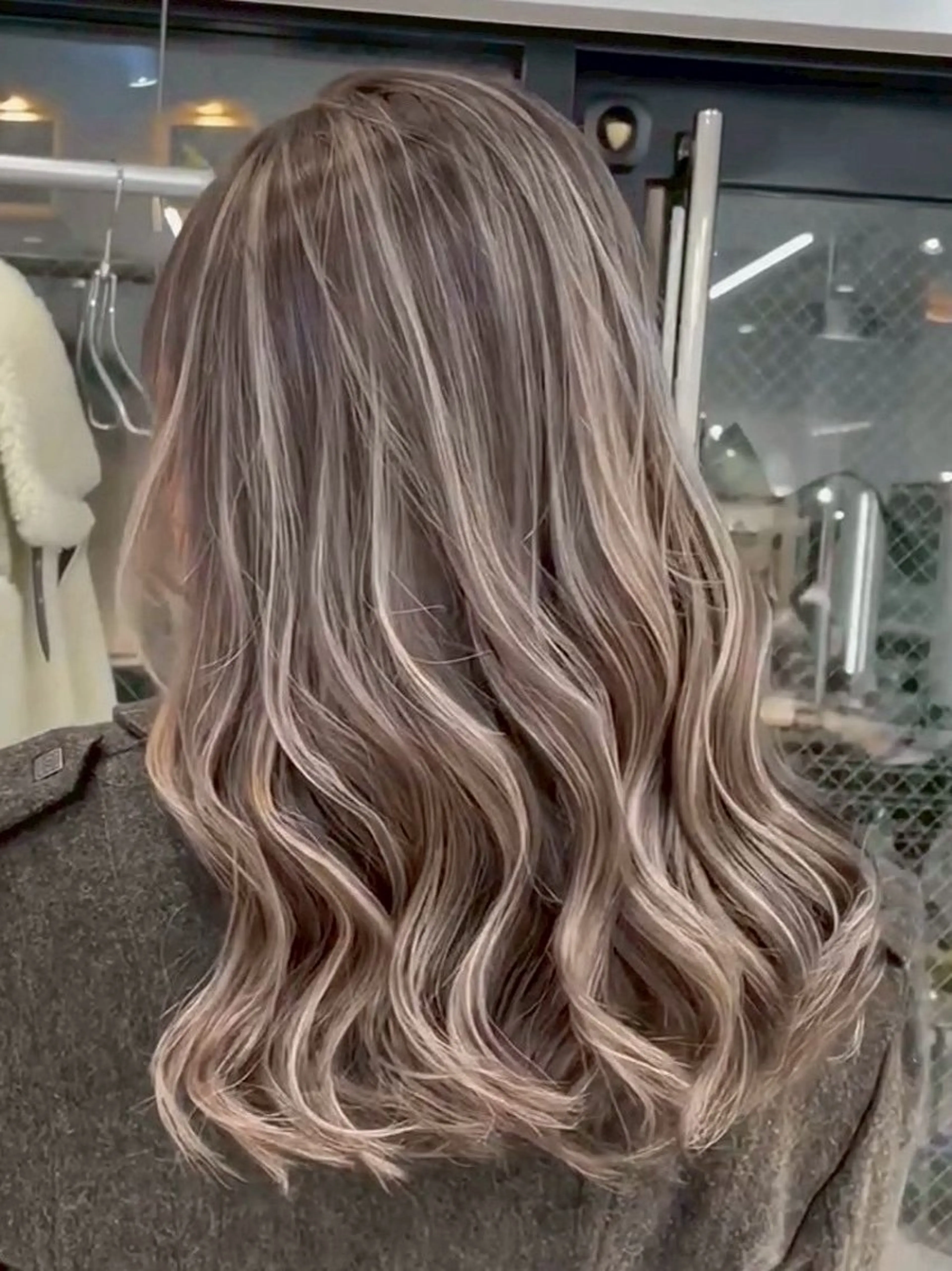 ロング ヘアカラー 大人の海外ハイライト coconoのヘアスタイル