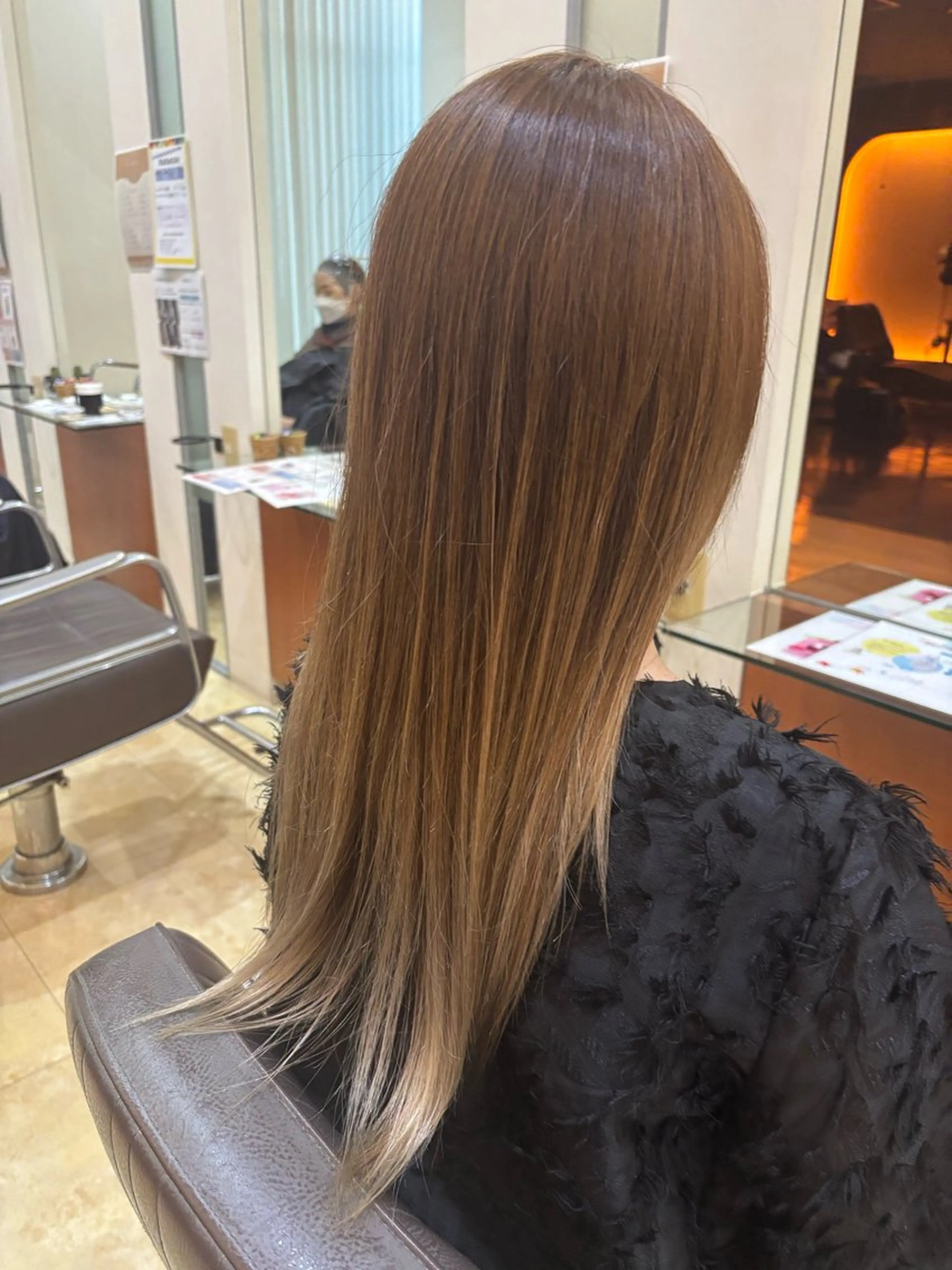 ロング ヘアカラー 尾崎 優花のヘアスタイル
