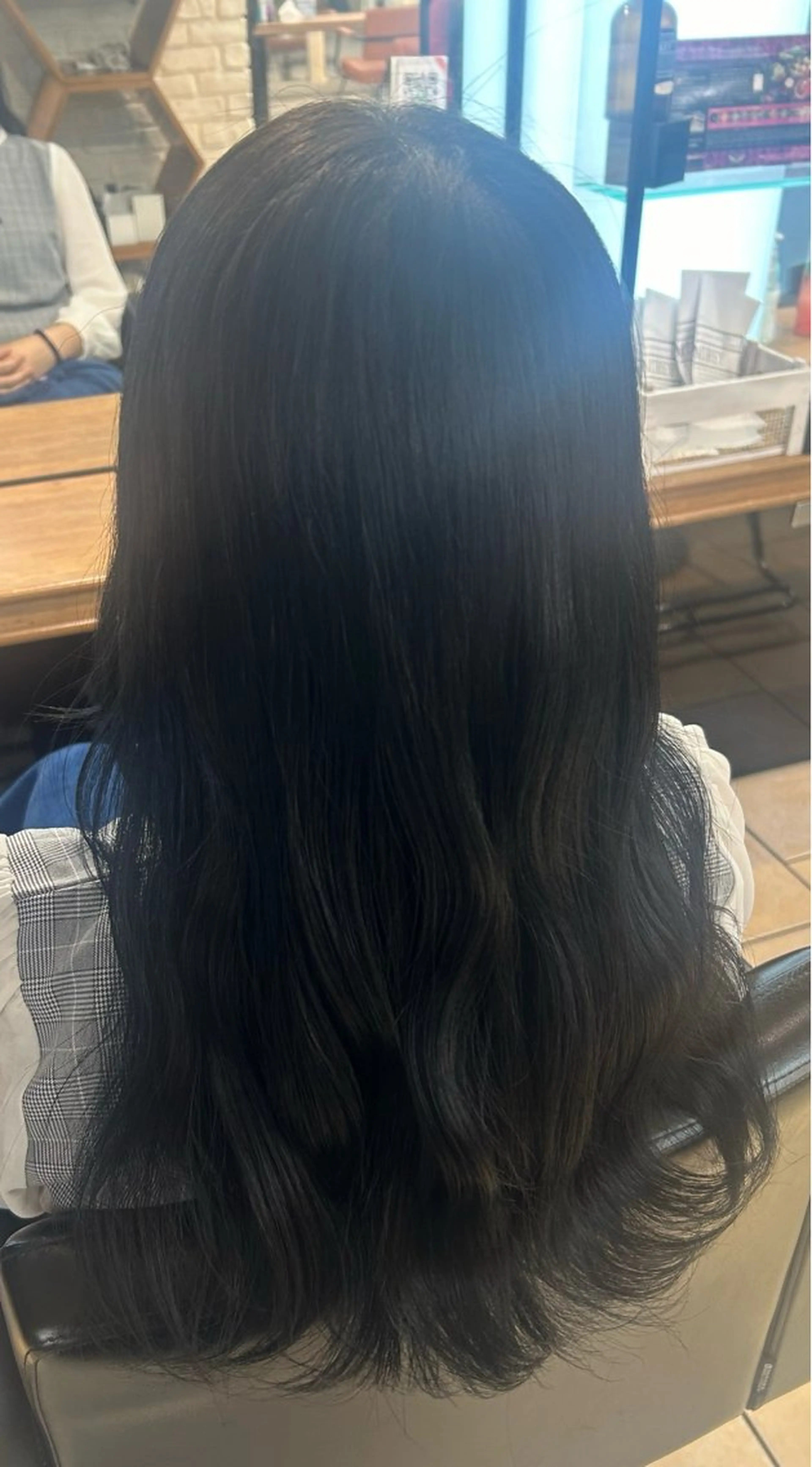 カラー 黒髪 ブルーカラー ブルーブラック 清田 まなのヘアスタイル