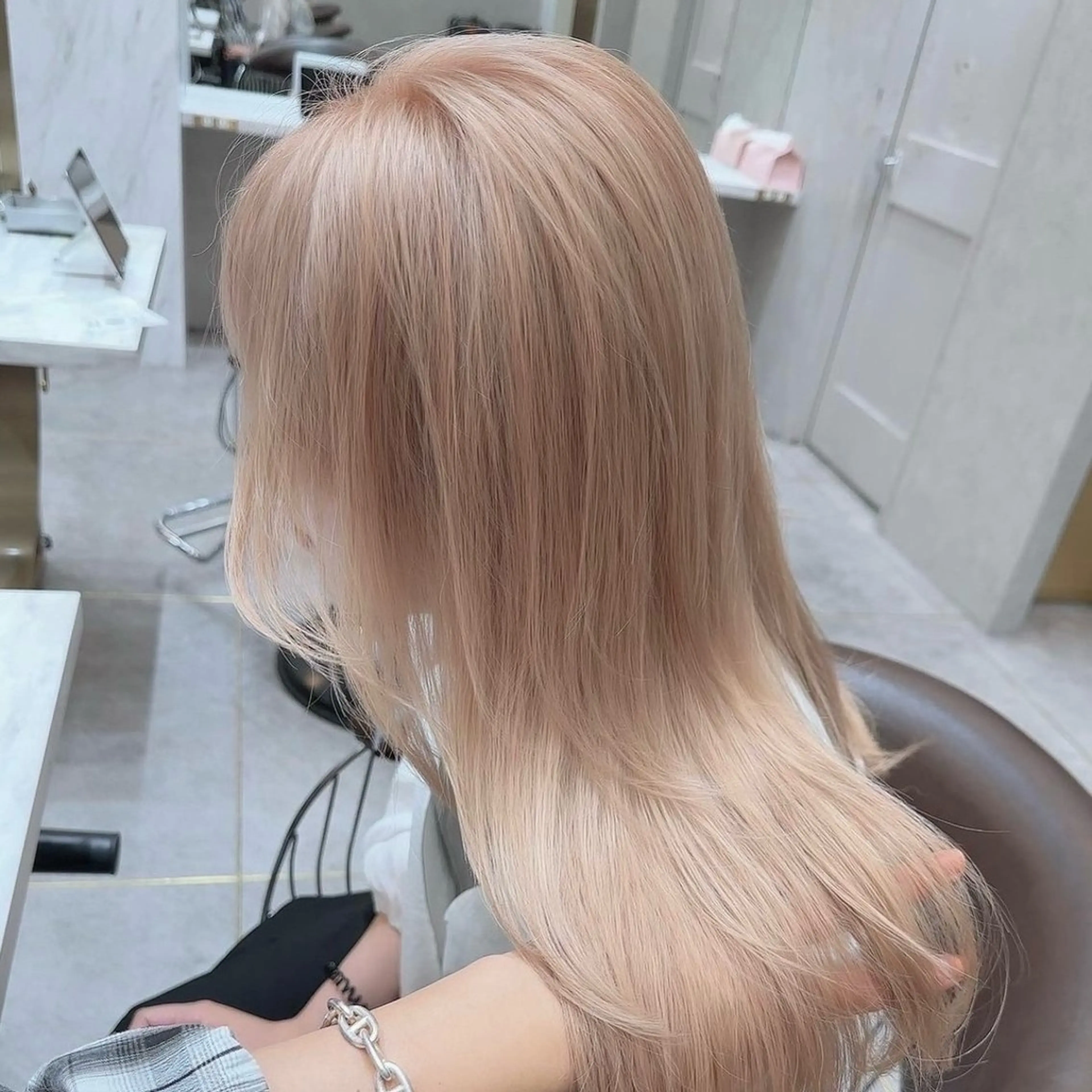 セミロング カラー ヘアカラー トリートメント Lond Le'a /ハイトーンカラーのヘアスタイル