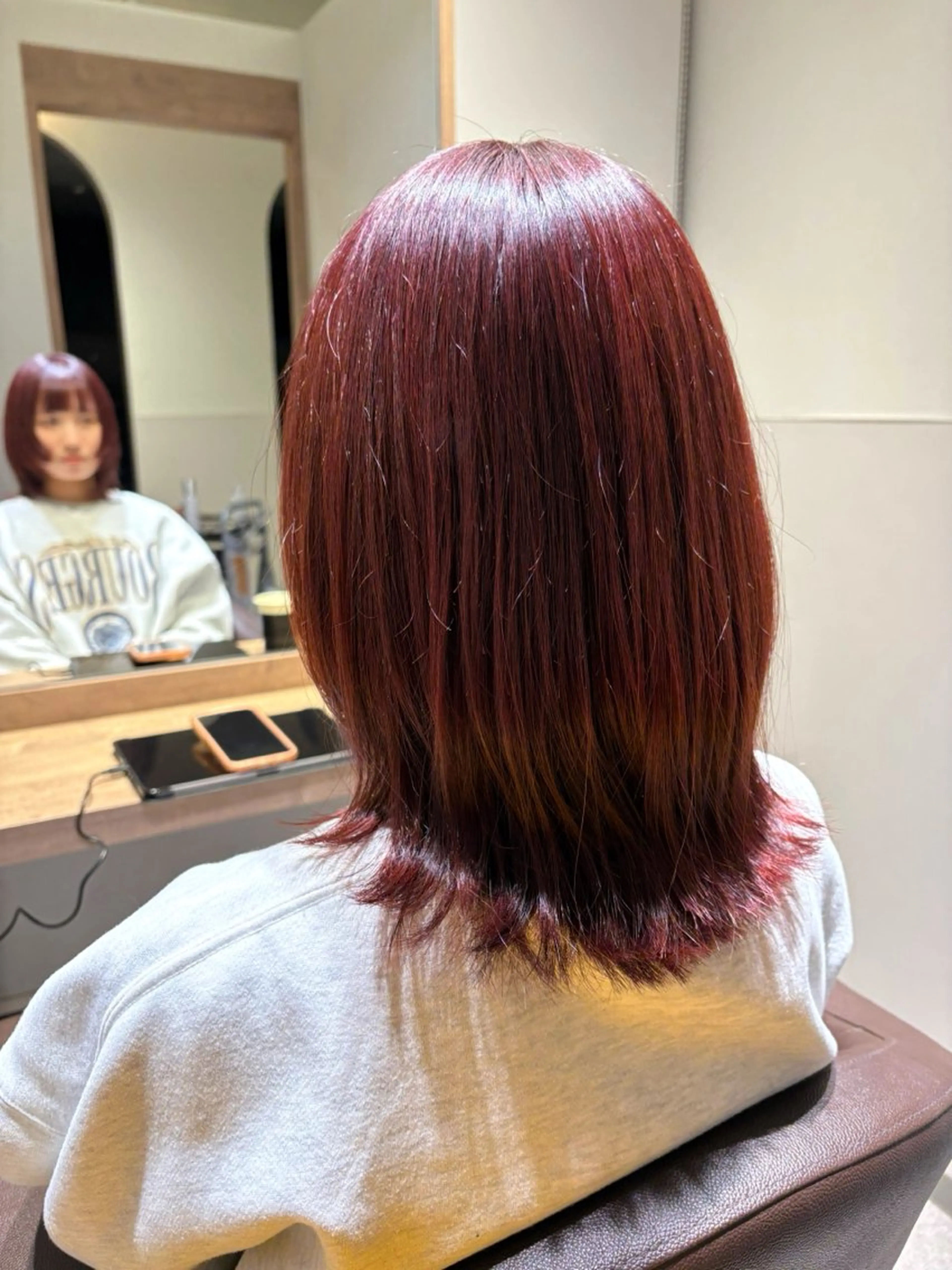 ミディアム 外ハネヘア ヘアカラー 渡辺 健太郎のヘアスタイル