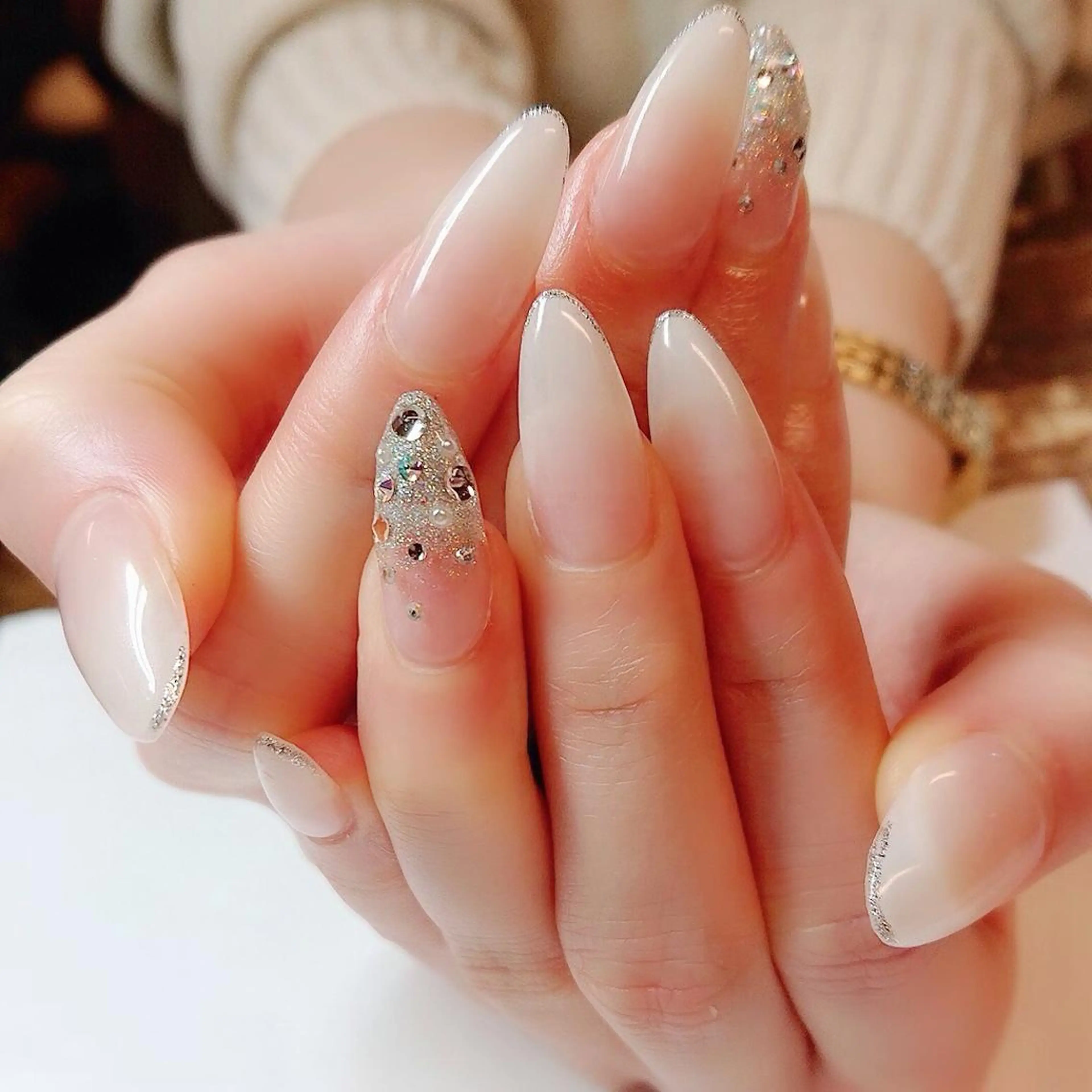 ネイル キラキラネイル ハンドネイル ハンドケア 🦋AYNIL🦋 ナチュラル専門店♥️のネイルデザイン