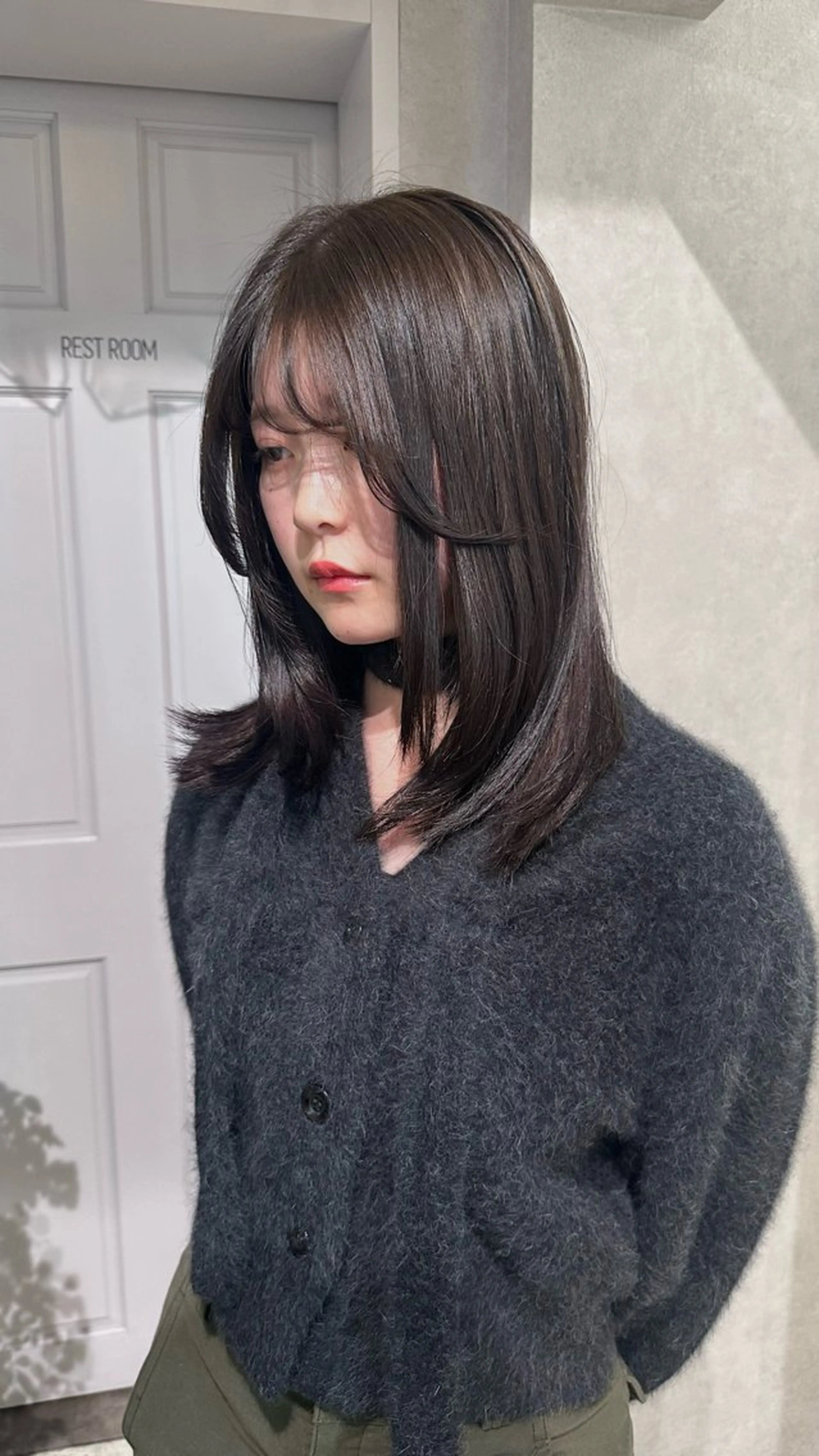 セミロング カラー 切りっぱなしボブ ブリーチ ブラウンカラー ダブルカラー イヤリングカラー ヘアカラー HARUKI🏔️/ メンズ/透けブラウンのヘアスタイル