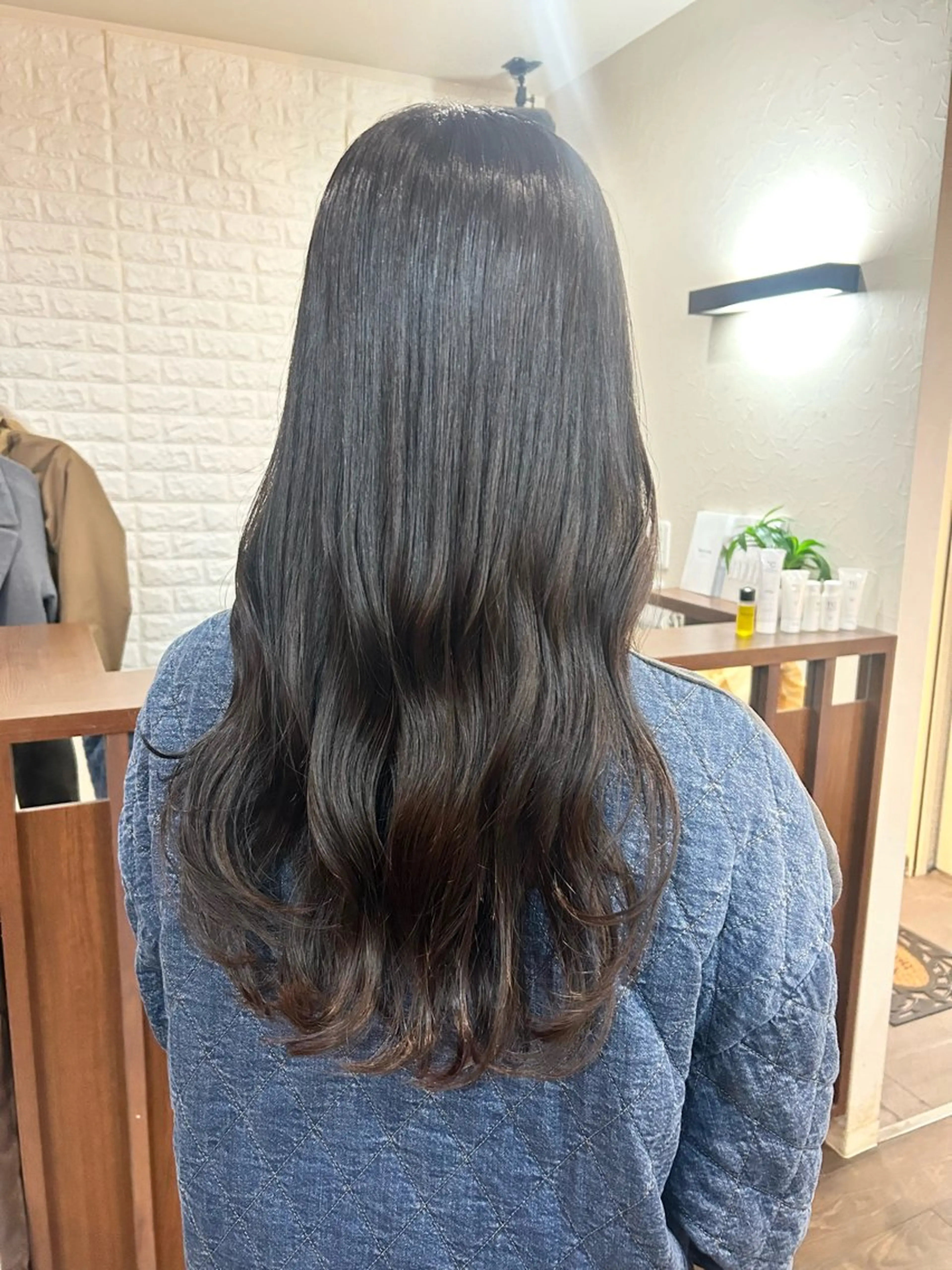 ロング アッシュ アッシュブラウン トモタニ ミオのヘアスタイル