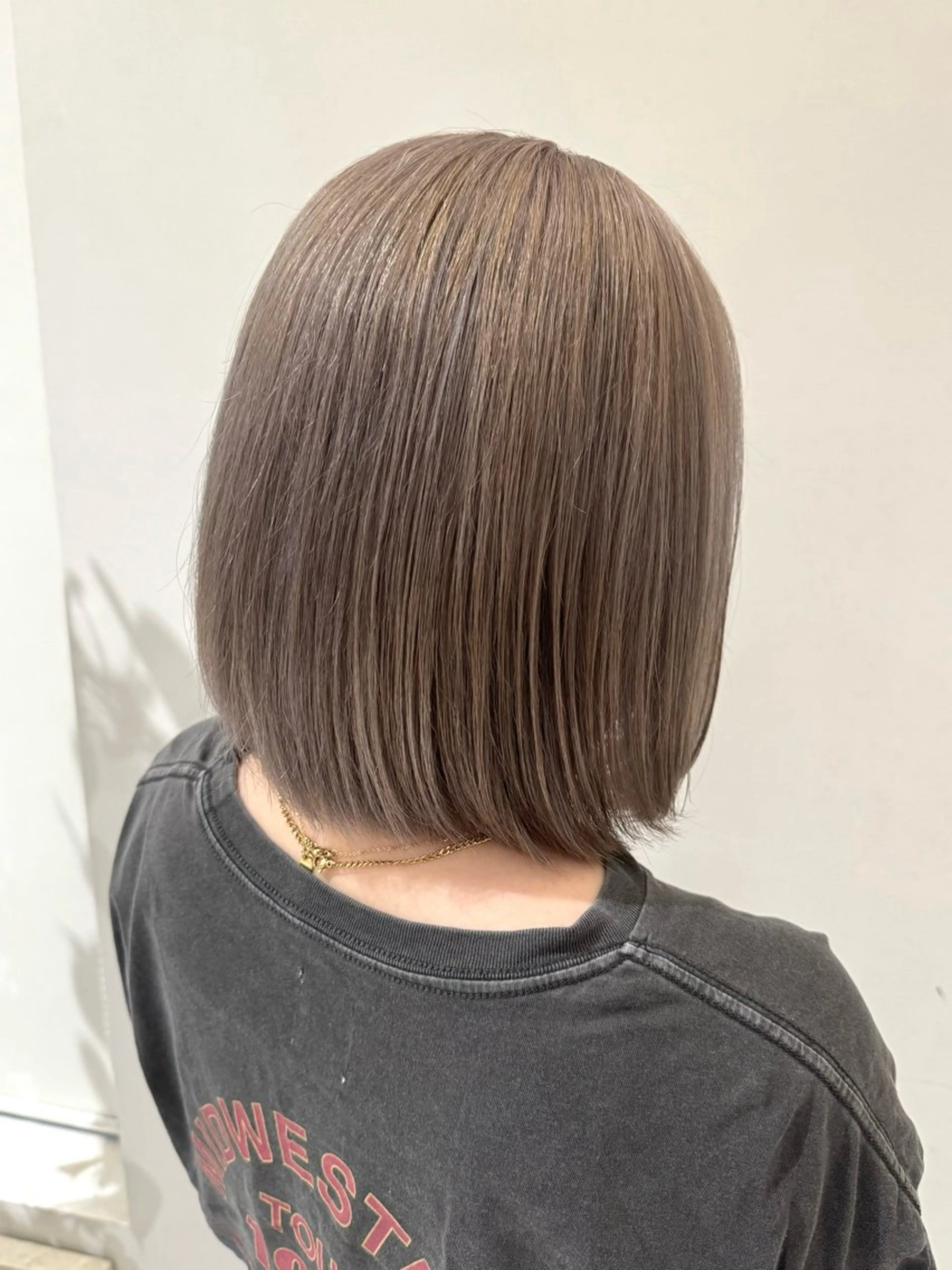 ショート カラー グレージュ ハイトーンカラー ハイトーングレージュ 中西倖 トップスタイリストのヘアスタイル