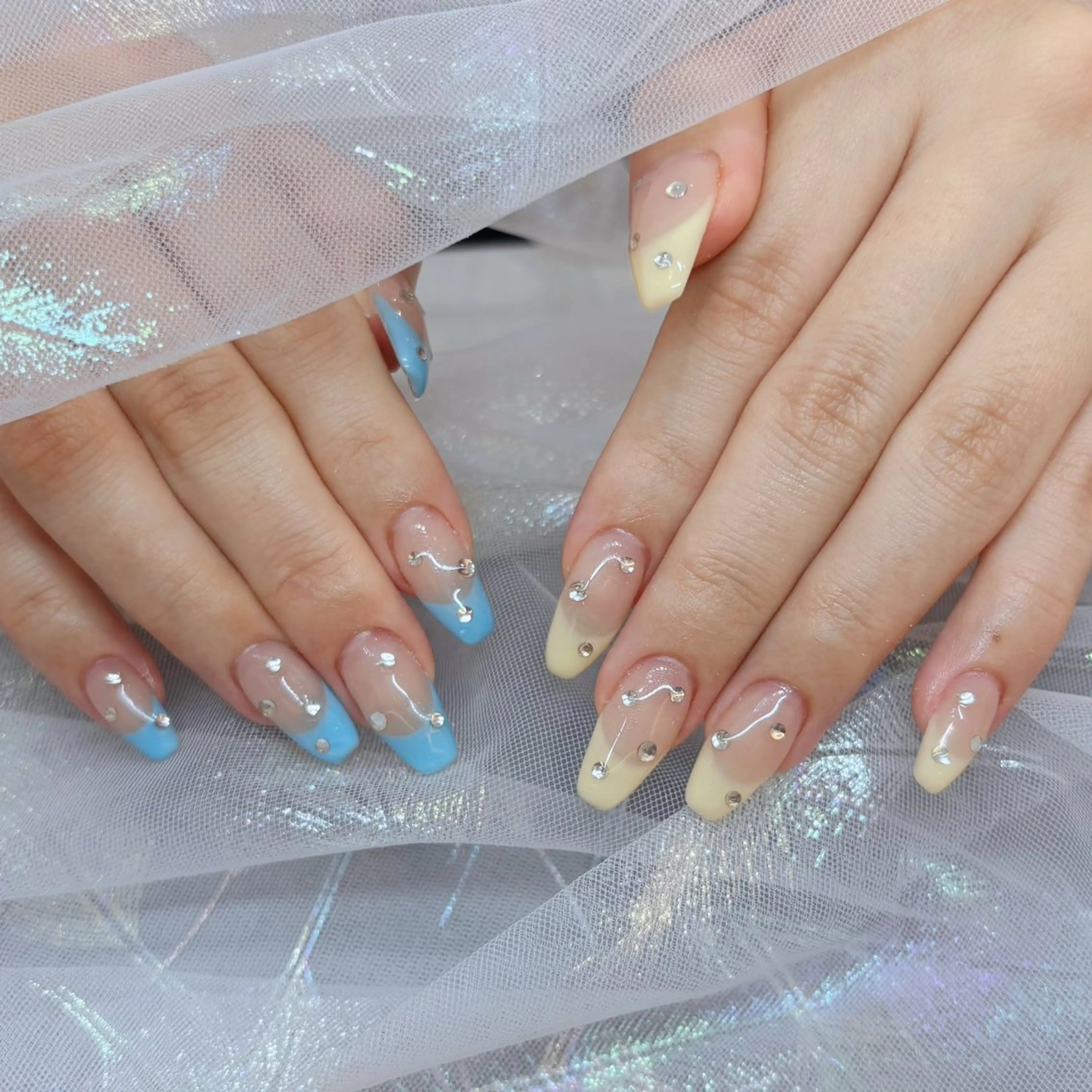 ネイル オーロラネイル 長さ出し フットネイル フレンチネイル ジェルネイル ハンドネイル CeCeGarden ✨️キラキラワンホンのネイルデザイン