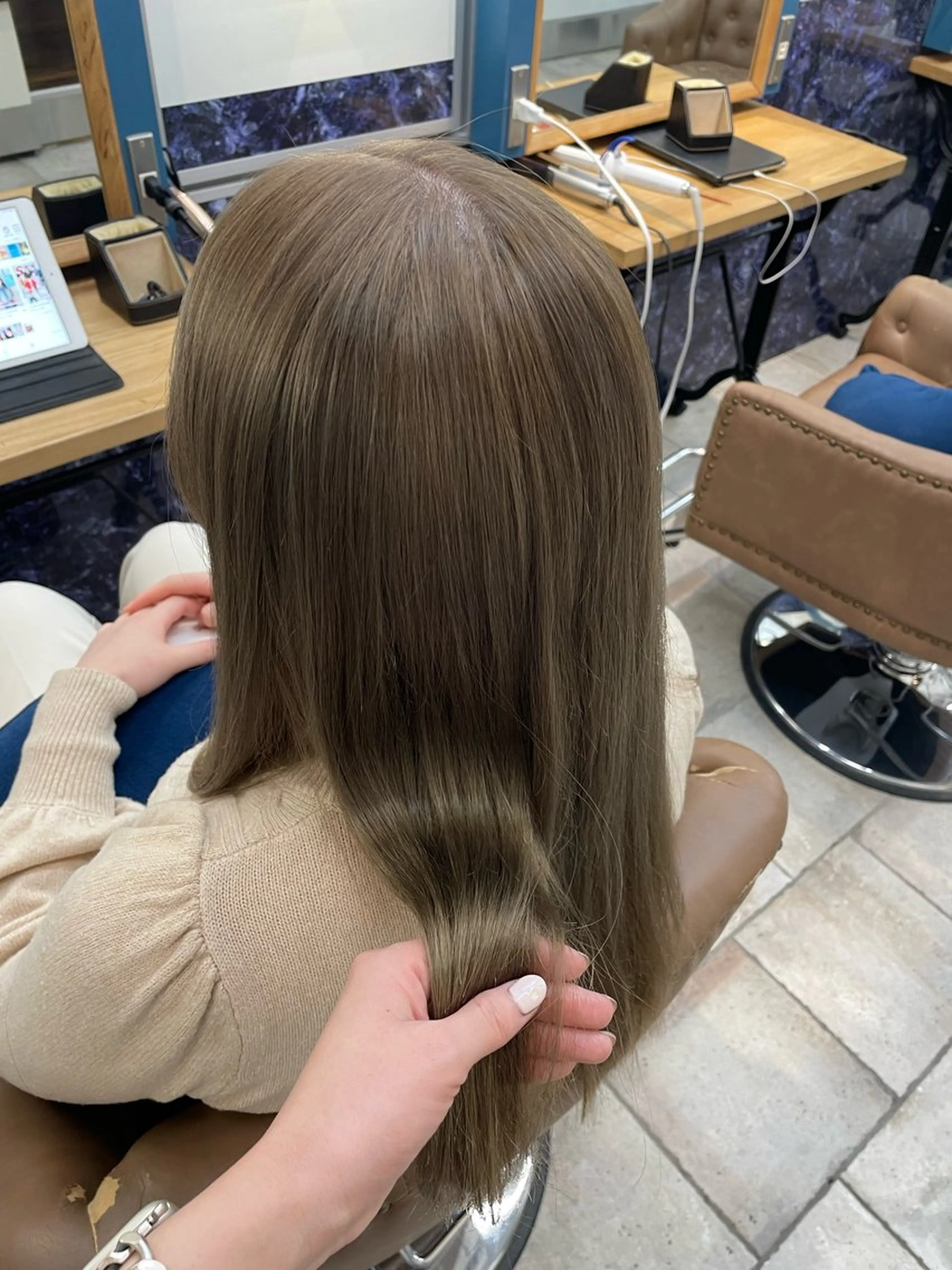 ロング カラー ブリーチ 透明感カラー グレージュ ミルクティーグレージュ ヘアカラー トリートメント 🍒透明感カラー/ 艶カラー/さくら🍒のヘアスタイル