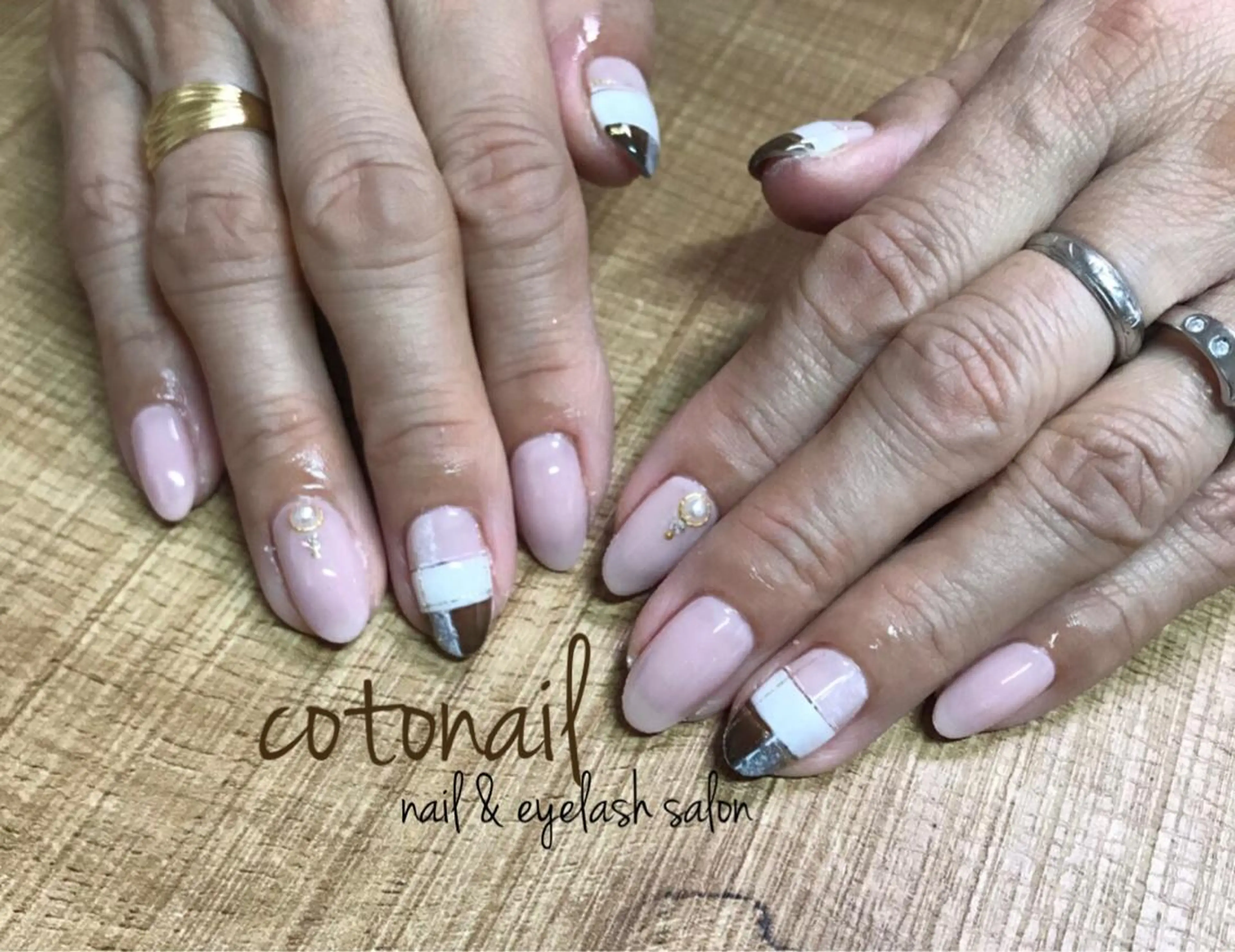 ミディアム ネイル アートネイル ハンドネイル ツメトマツゲ .のネイルデザイン