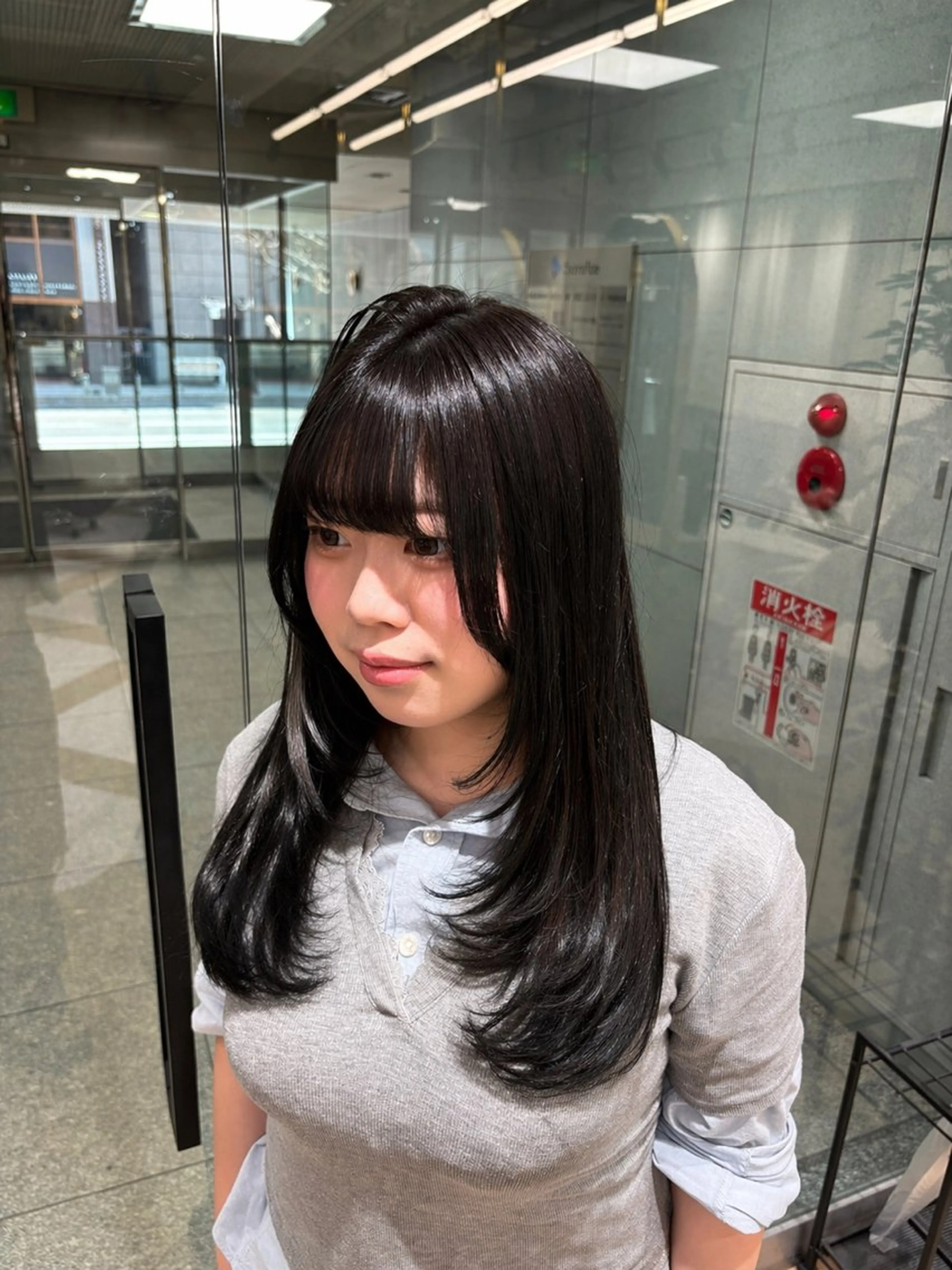 セミロング レイヤーカット カット ヘアカラー トリートメント 🩶ハイトーン🖤 URARAのヘアスタイル