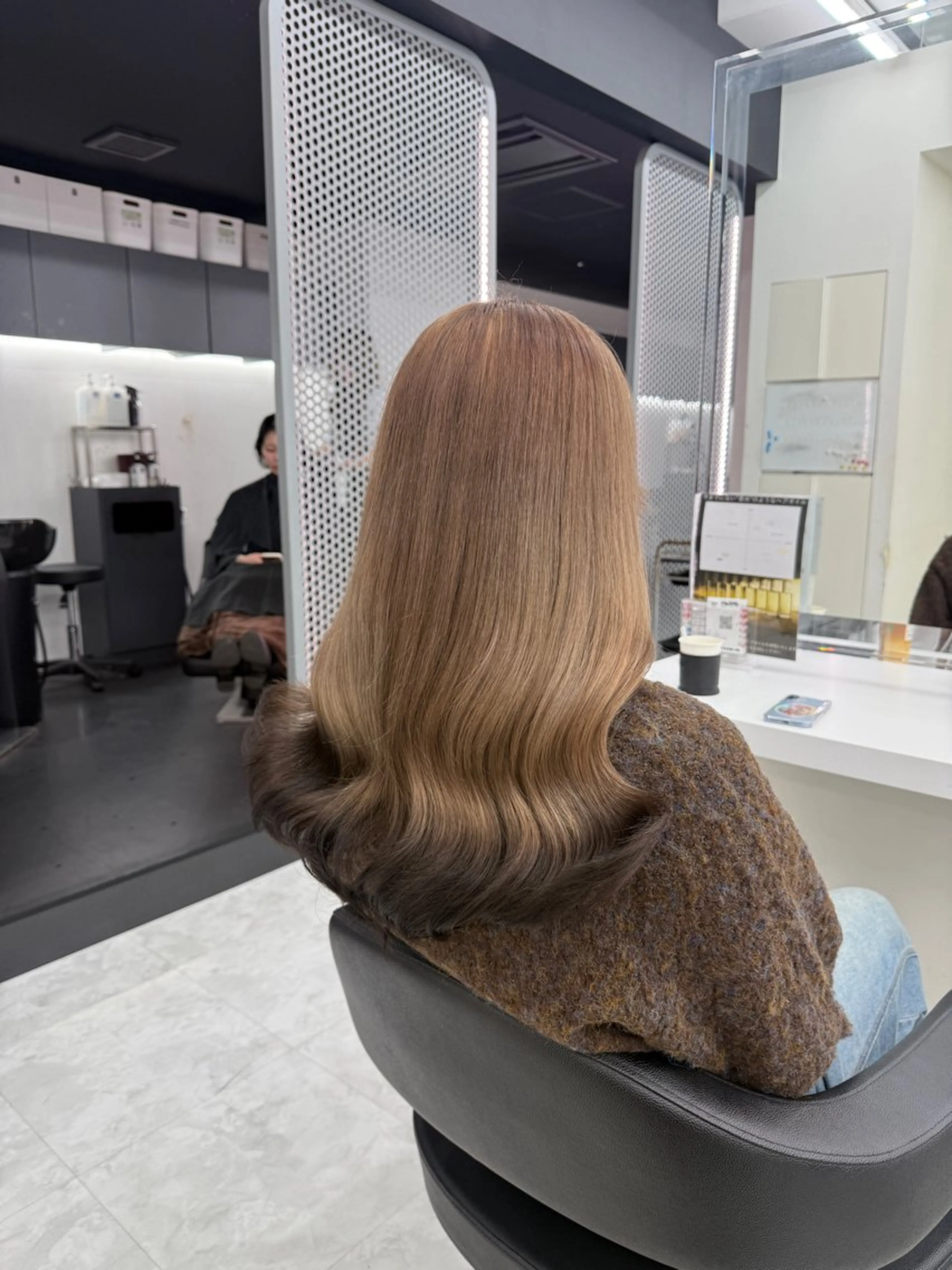 セミロング カラー ヘアアレンジ ベージュカラー ブラウンカラー デザインカラー グラデーションカラー ミルクティーベージュ 🎀Girly艶髪カ ラー🎀Harukaのヘアスタイル