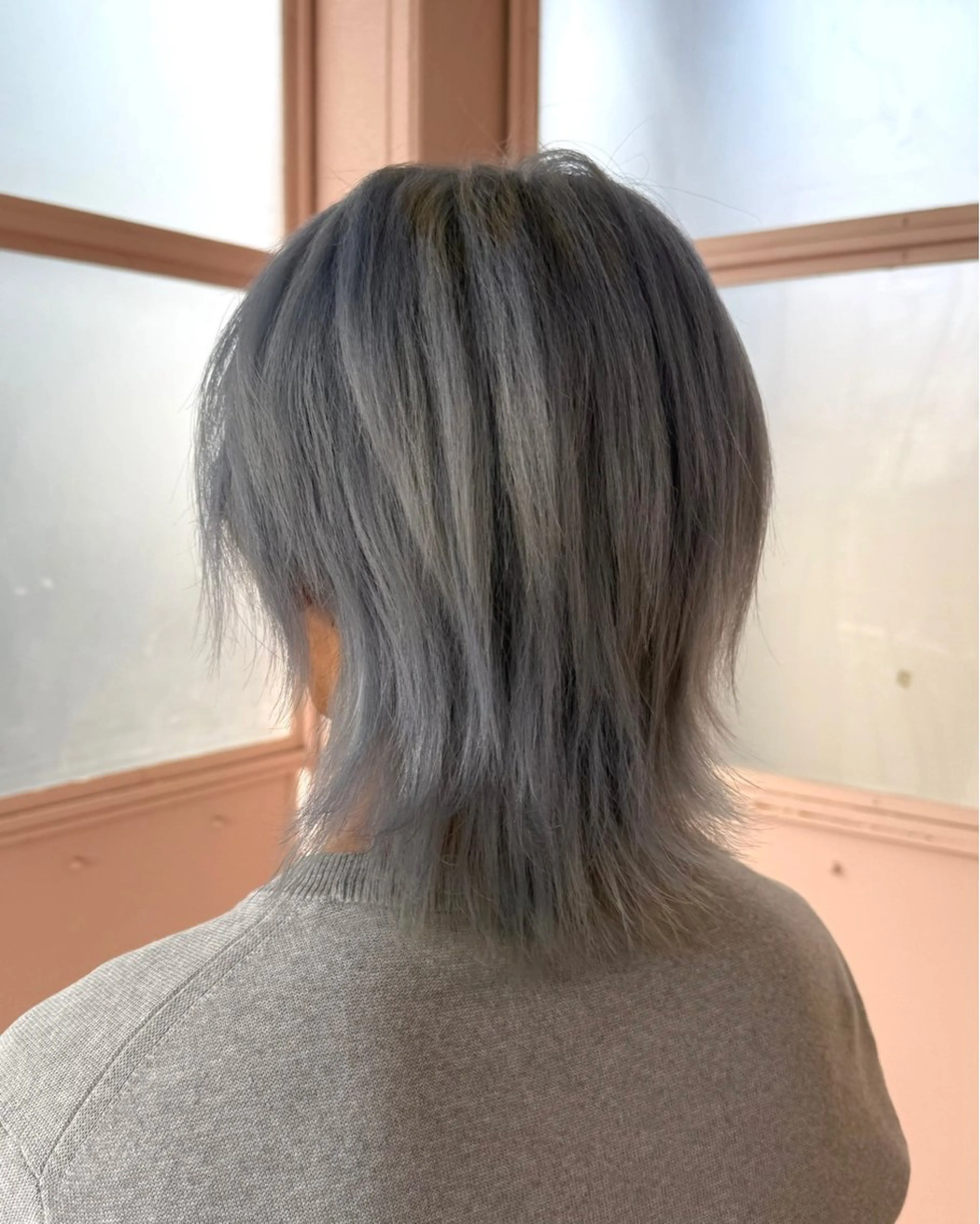 カラー メンズ メンズブリーチ メンズ韓国風 ブリーチ 透明感カラー シルバー ヘアカラー トリートメント 鈴木愛海/レイヤー /透明感カラーのヘアスタイル