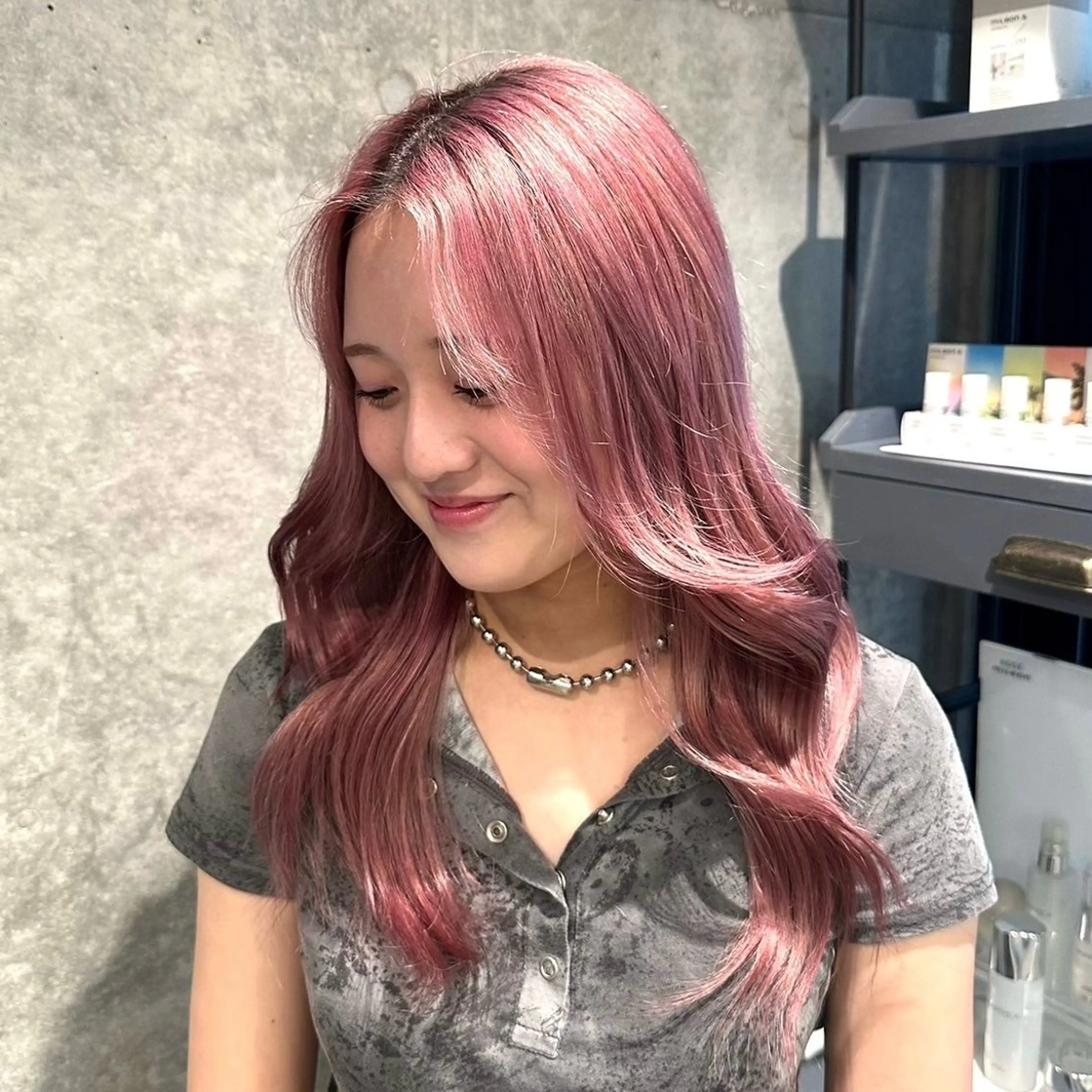 ロング カラー ブリーチ ダブルカラー ブリーチなしカラー ピンクカラー レッドカラー カット ヘアカラー トリートメント 艶暖色カラー🍒 縮毛矯正ほののヘアスタイル