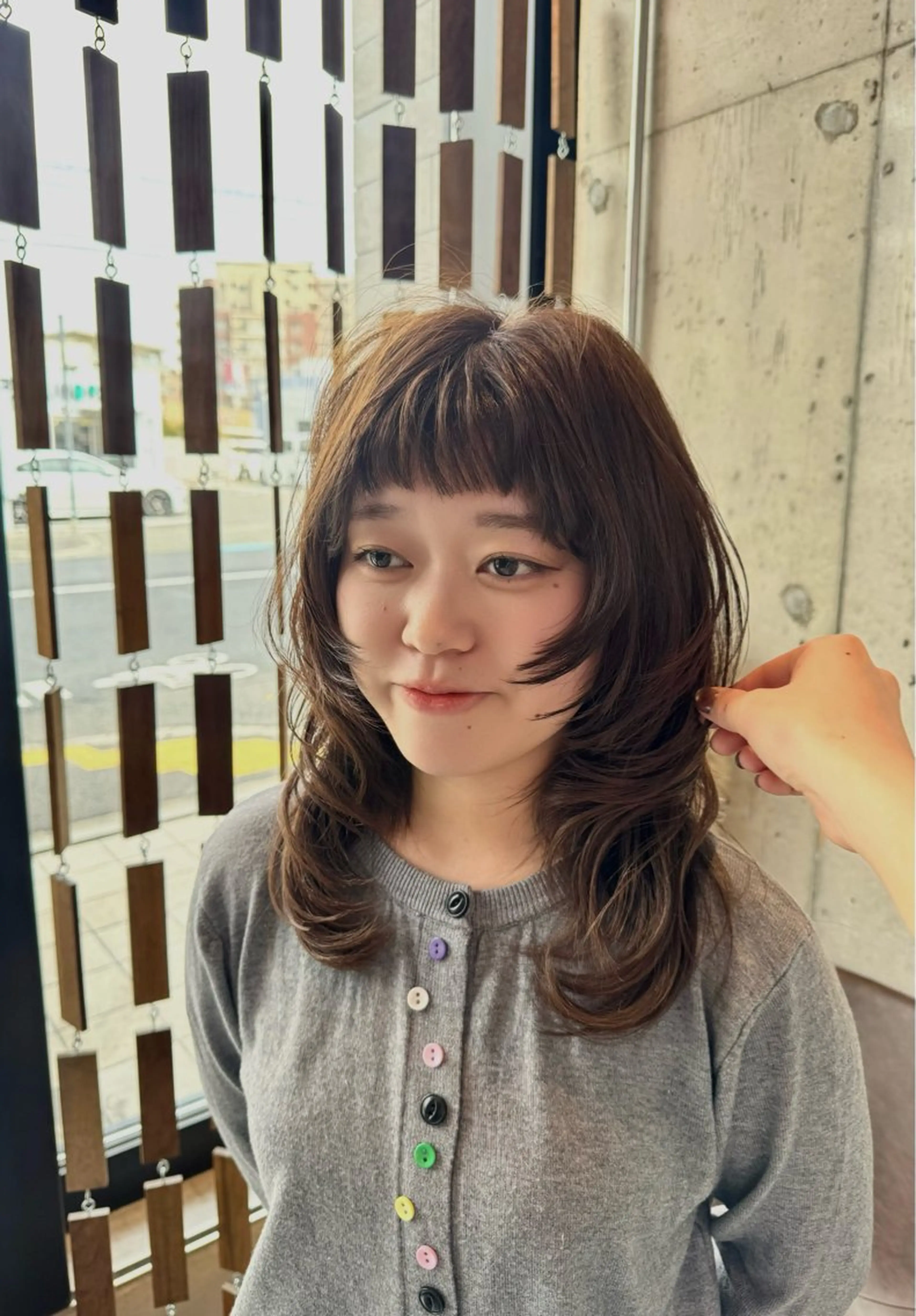 ミディアム カラー ベージュカラー 透明感カラー オリーブベージュ レイヤーカット カット ヘアカラー トリートメント 山本 望華のヘアスタイル