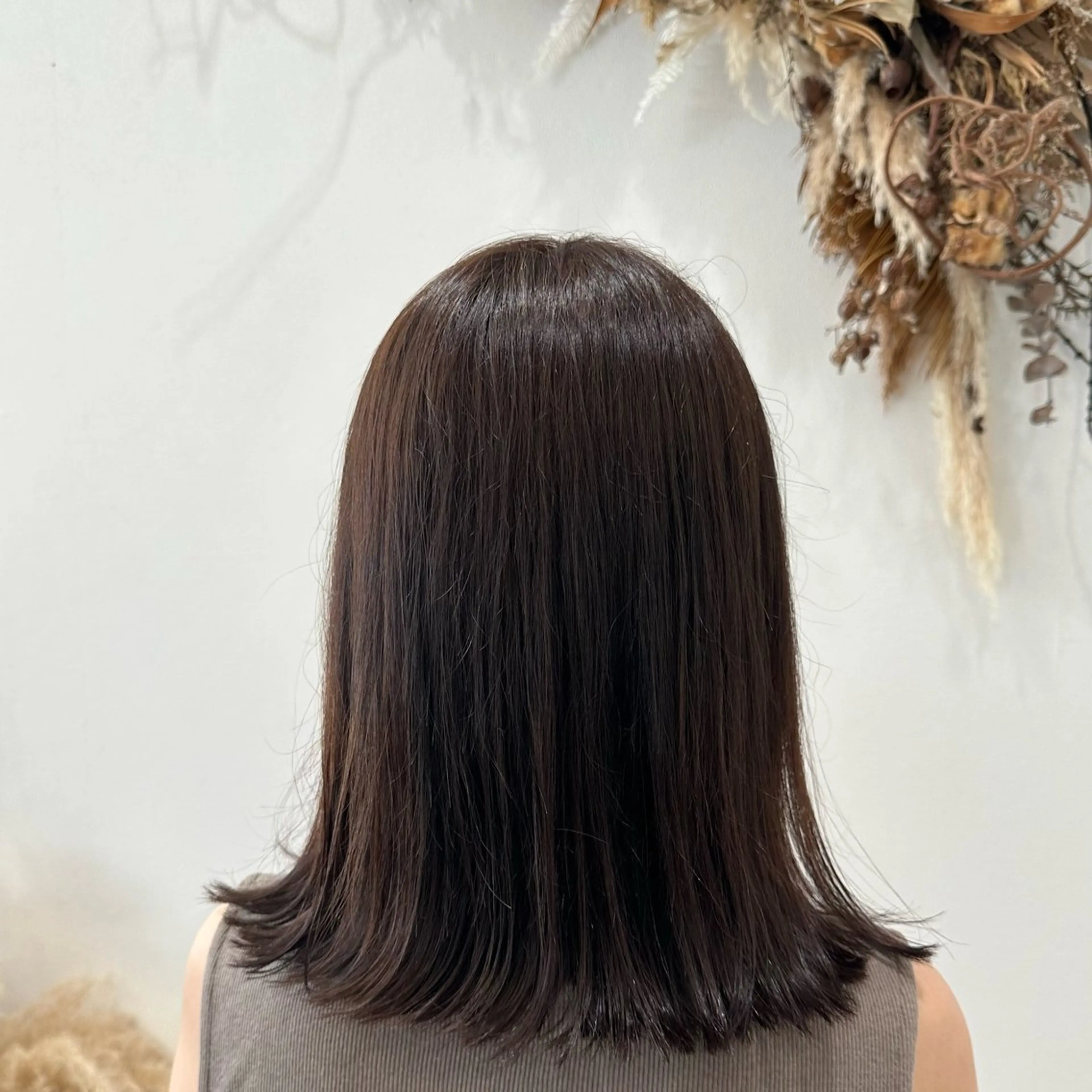 ミディアム カラー ヘアアレンジ ラベンダーカラー 外ハネヘア MIRUKA/ 暖色カラー/ベージュのヘアスタイル