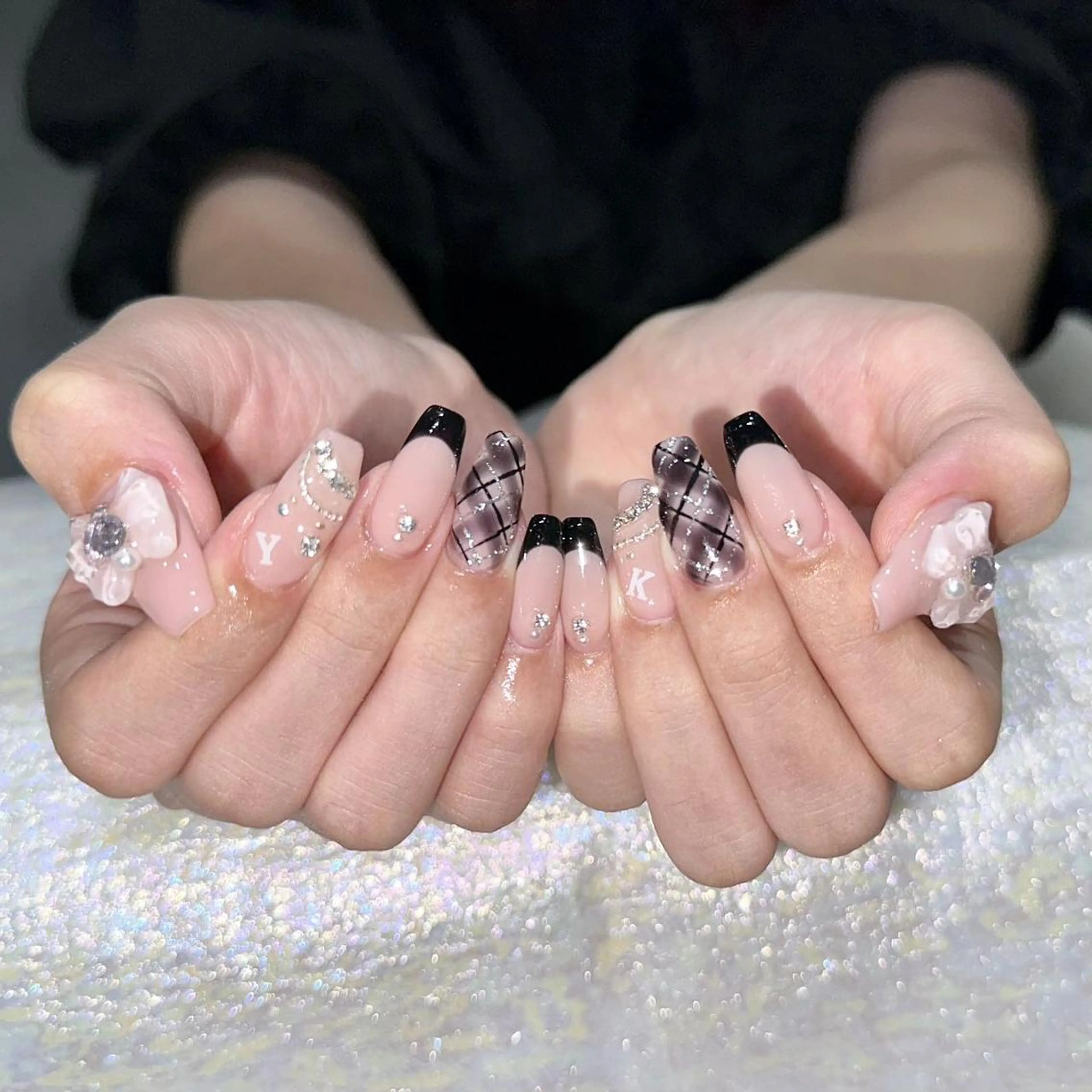 ネイル アートネイル 長さ出し ネイルチップ Queens ciciのネイルデザイン