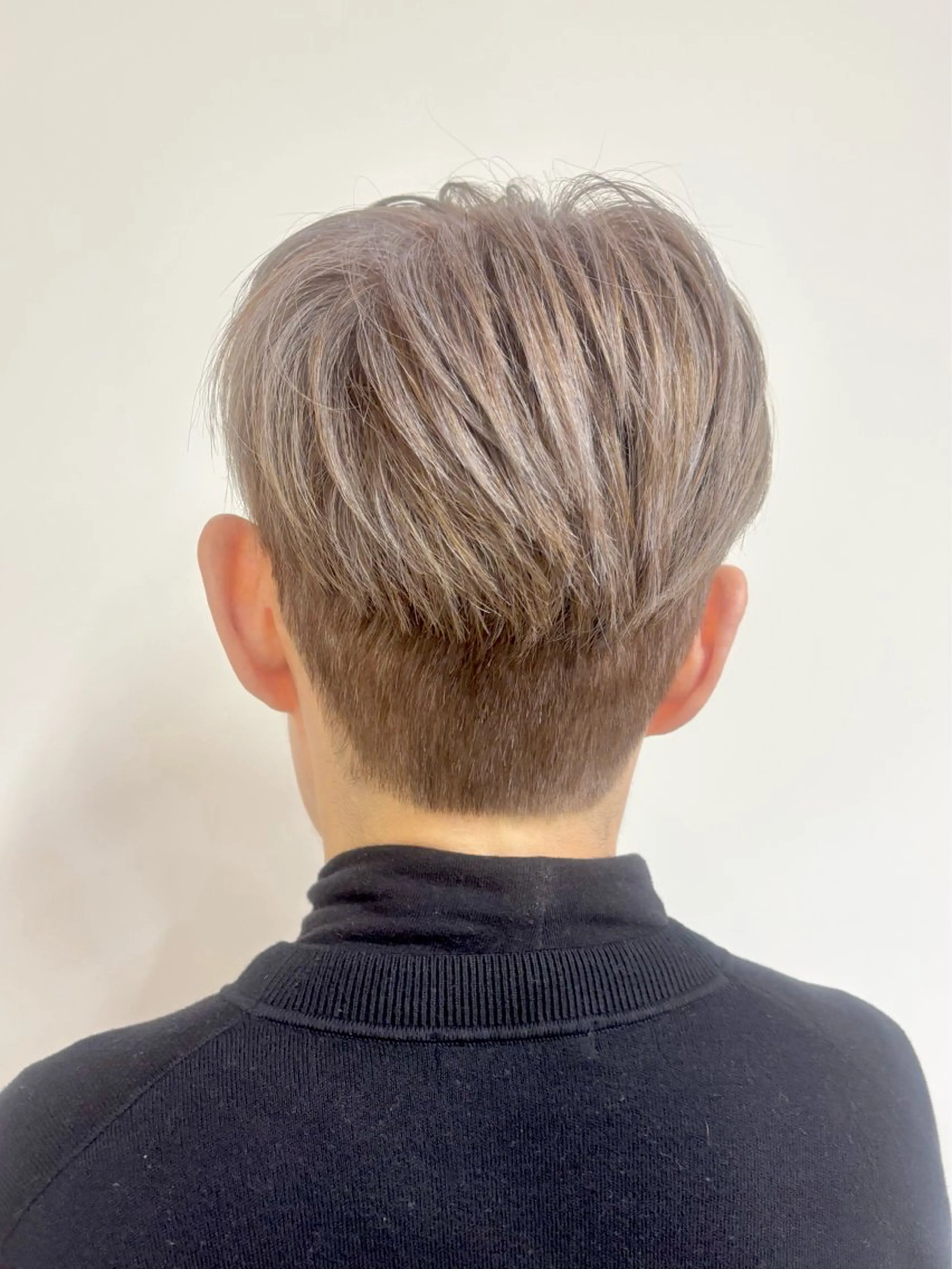 ショート カラー 古川 琴美のヘアスタイル