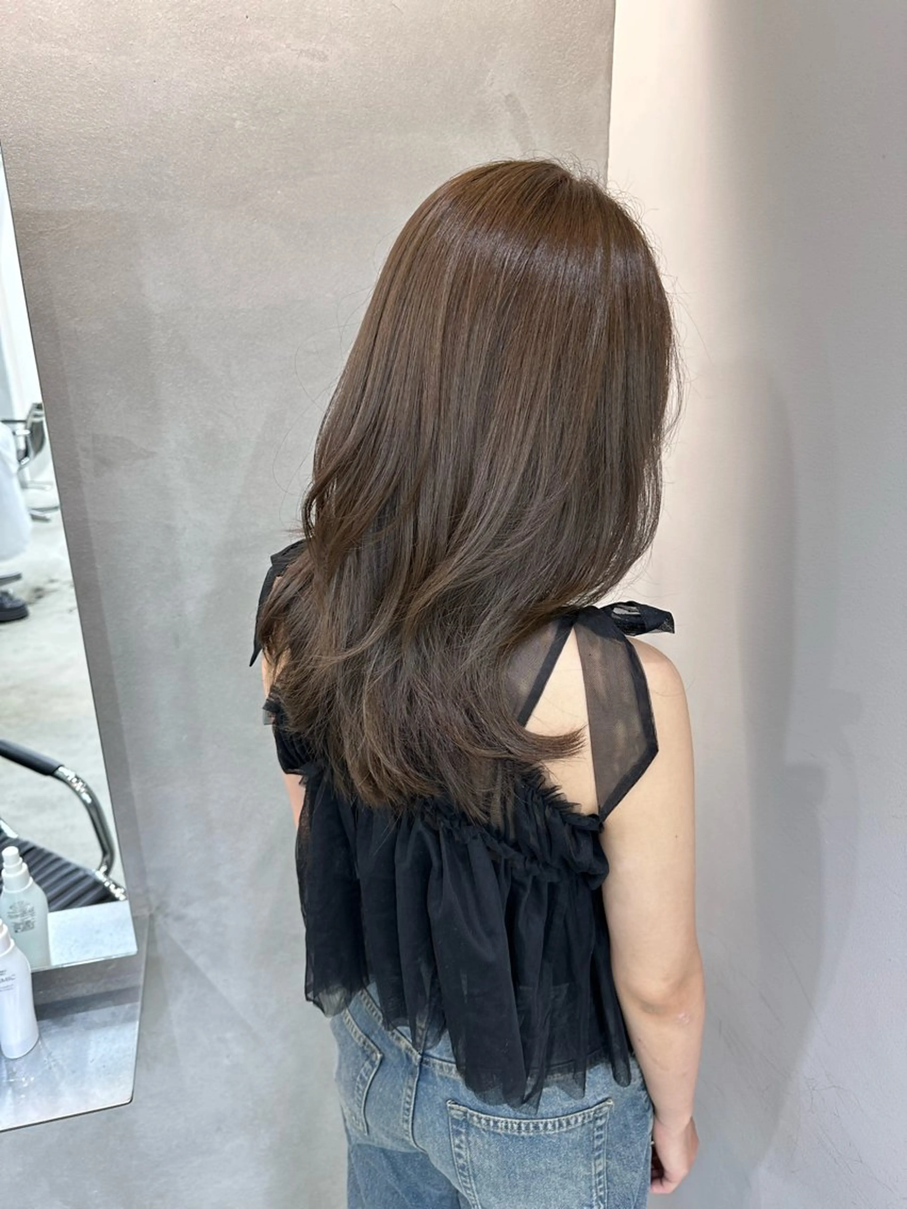 ロング カラー ベージュカラー オリーブベージュ レイヤーカット 染谷 遥花のヘアスタイル