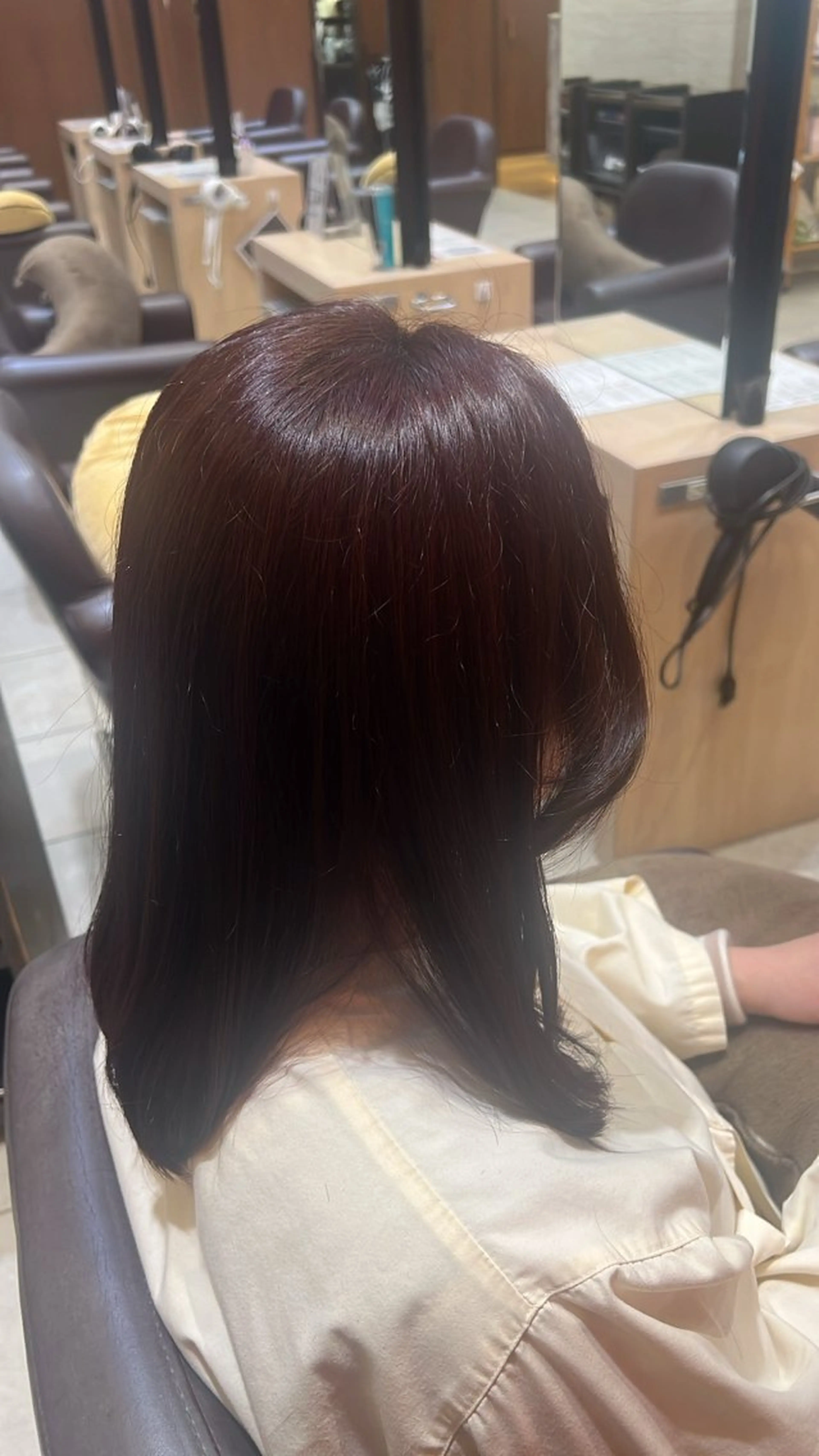 ミディアム 岡﨑 怜奈のヘアスタイル