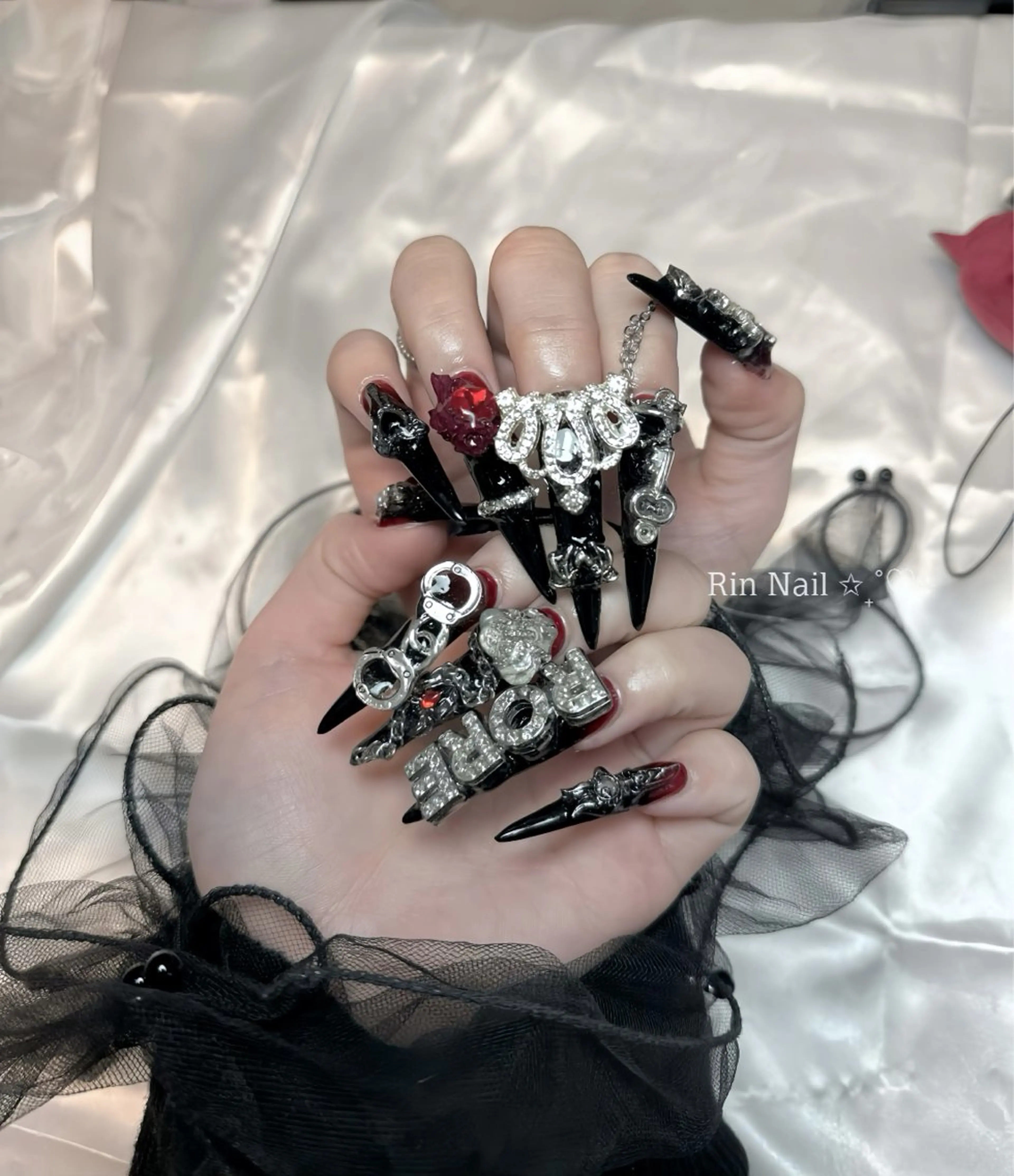 ネイル ボルドー フレンチネイル グラデーション キラキラネイル 韓国ネイル ハンドネイル Rin Nail Shinokuboのネイルデザイン