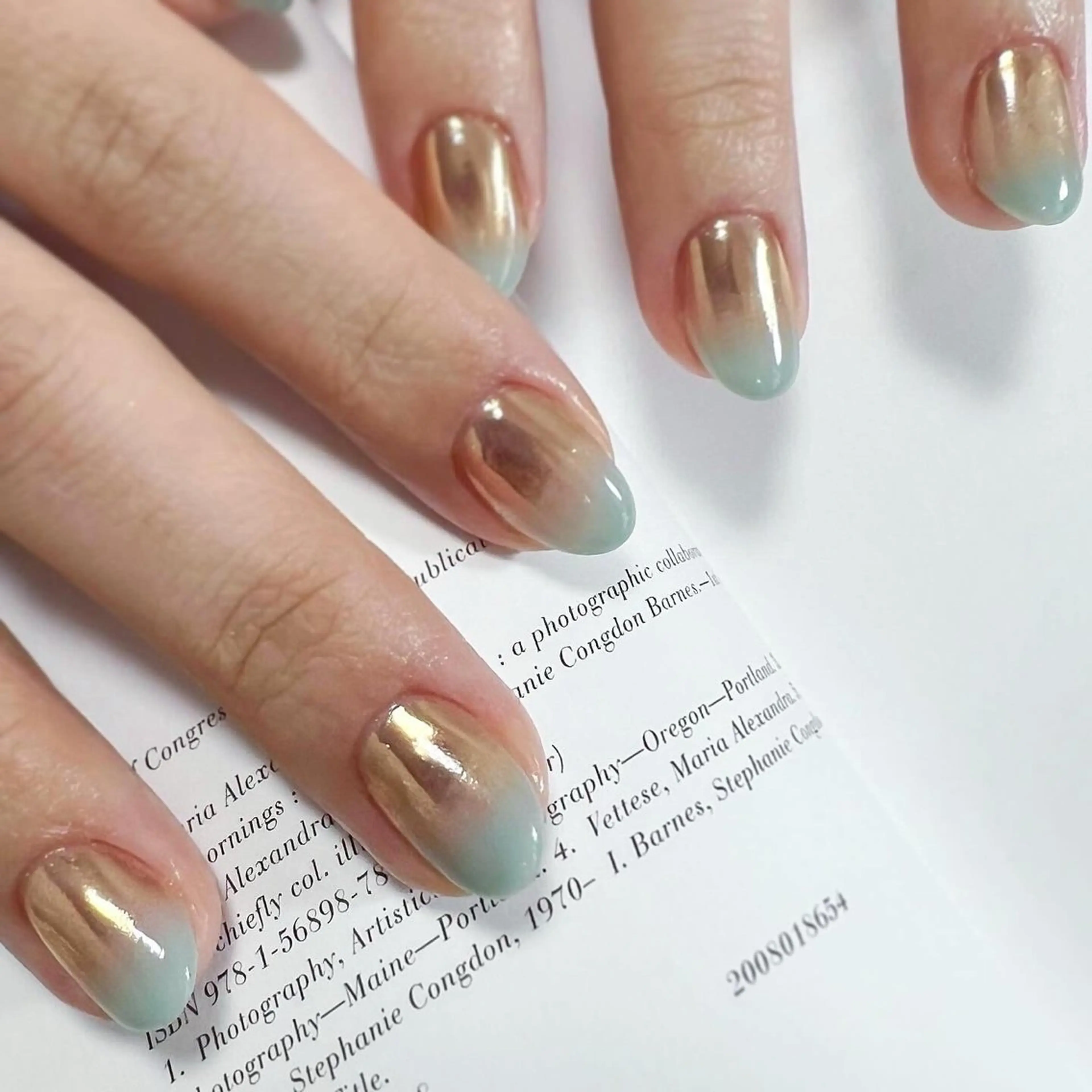 ネイル ブルー グラデーション ミラーネイル 春ネイル ハンドネイル pointillé .ayaのネイルデザイン