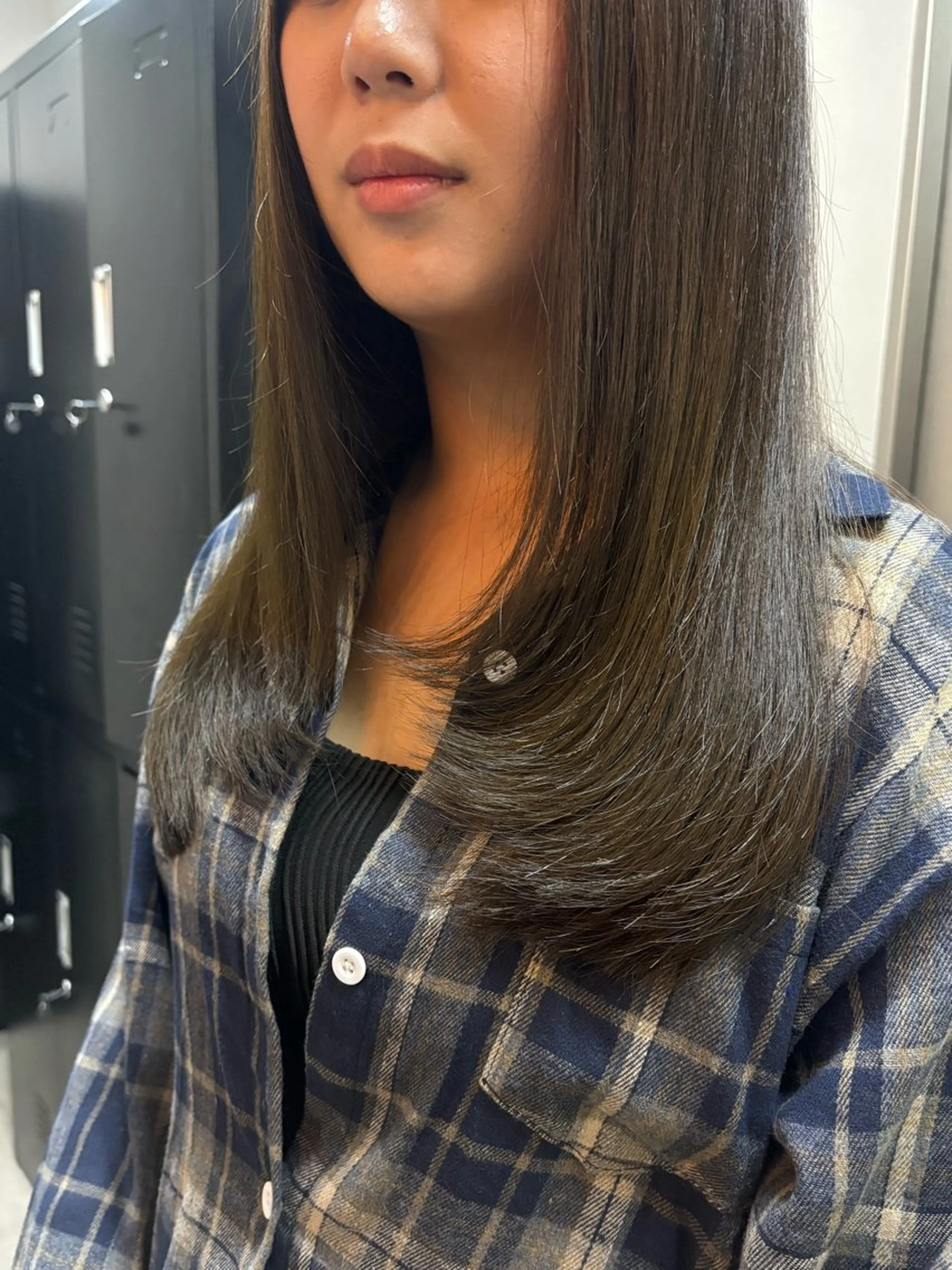 セミロング カラー しゅり Flag hairのヘアスタイル