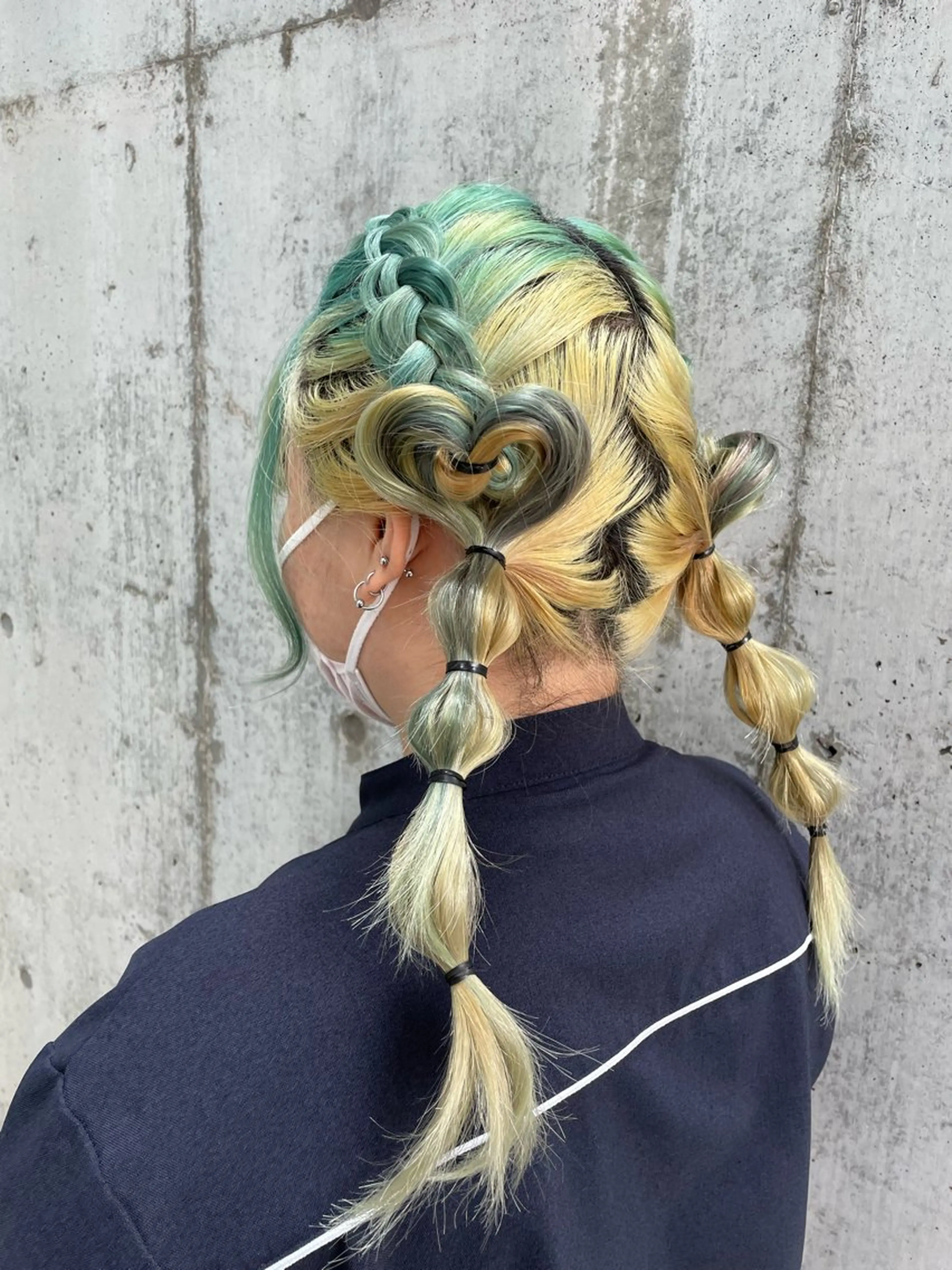 セミロング ヘアアレンジ ハイトーンカラーエク ステ🌺RENA🌺のヘアスタイル